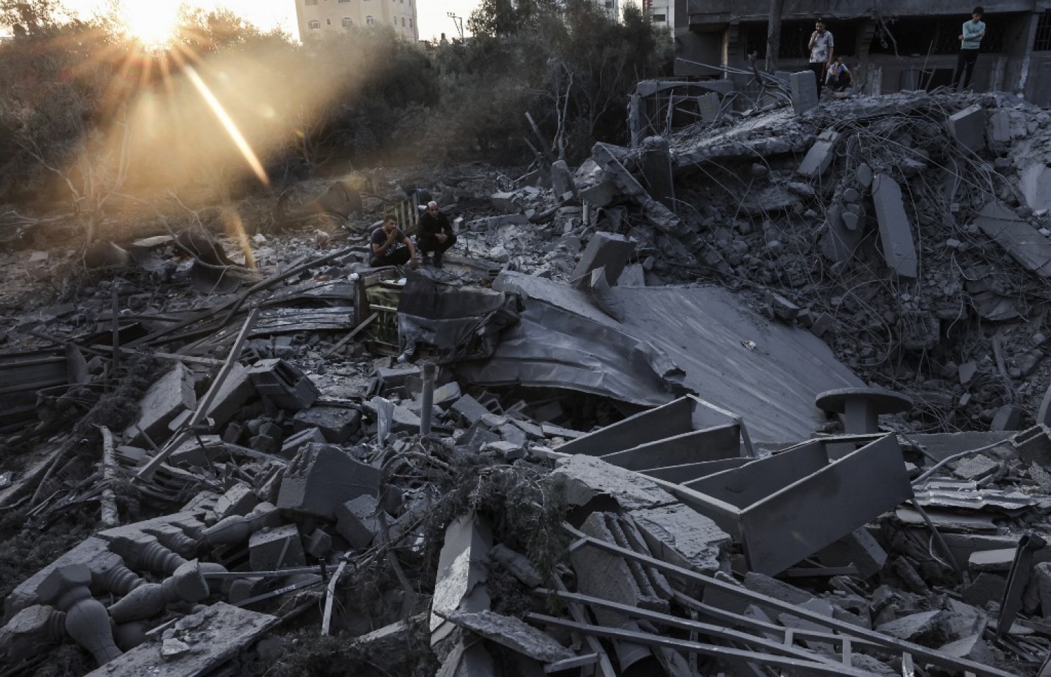 އިޒްރޭލުގެ ހަމަލާއެއްގައި ބިމާ ހަމަވެފައިވާ ގެތަކެއް.-- ފޮޓޯ: އޭއެފްޕީ