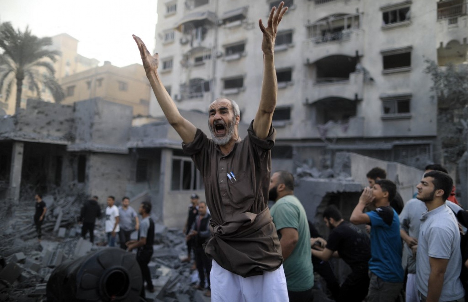 އިޒްރޭލުން ހަމަލާ ދިނުމުން ފަލަސްތީނު ރައްޔިތަކު ހަޅޭއްލަވަނީ.-- ފޮޓޯ: އޭއެފްޕީ