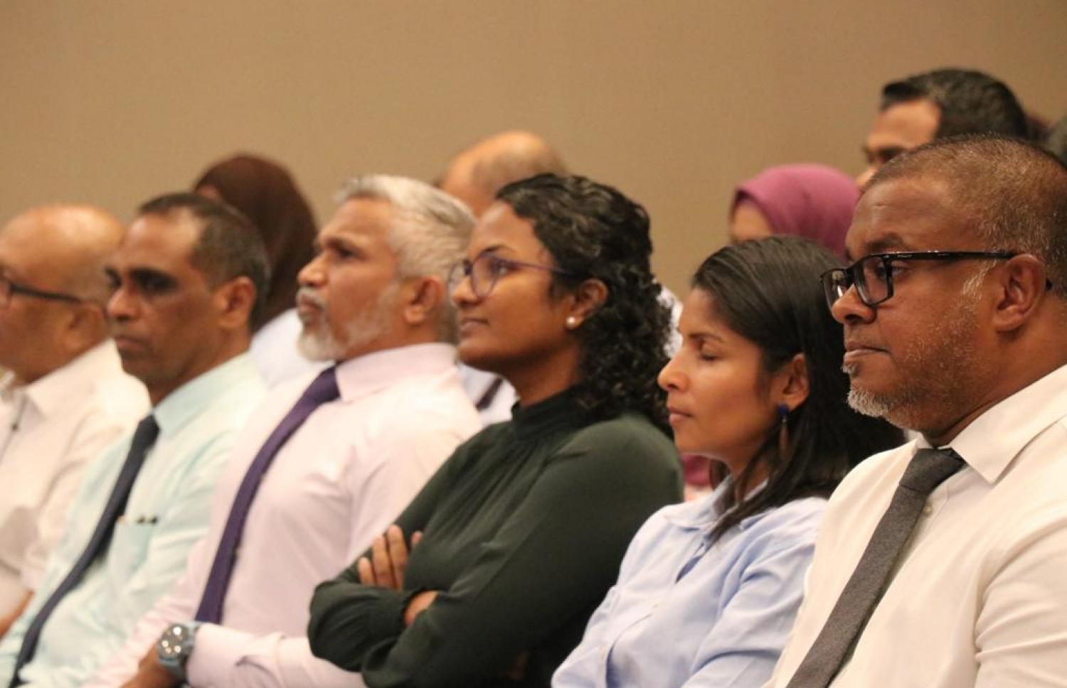 ރާއްޖޭގައި އެންމެ ފުރަތަމަ ބޭއްވޭ ތިމާވެށްޓާއި ގުޅުންހުރި ހެކަތަން ފެށުމަށް ބޭއްވި ހަފްލާގައި އެންވާރްމެންޓް މިނިސްޓަރާއި މިނިސްޓްރީގެ ބައެއް އެހެން އޮފިޝަލުން ބައިވެރިވަނީ.--