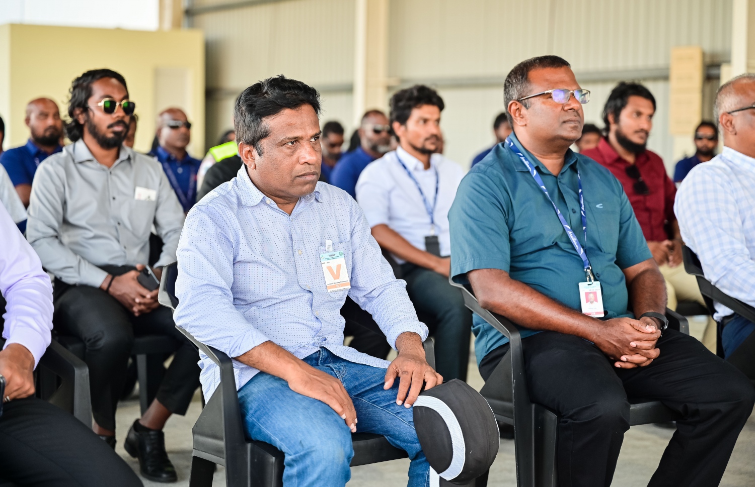 ނ. މާފަރު އިންޓަނޭޝަނަލް އެއާޕޯޓުގައި މޯލަޑިވިއަންގެ ފިއުލް ފާމް ހުޅުވަން ބޭއްވި ރަސްމިއްޔާތުގައި އެ ކުންފުނީގެ އިސްވެރިން ބައިވެރިވަނީ.-- ފޮޓޯ: ނިޝާން އަލީ | މިހާރު