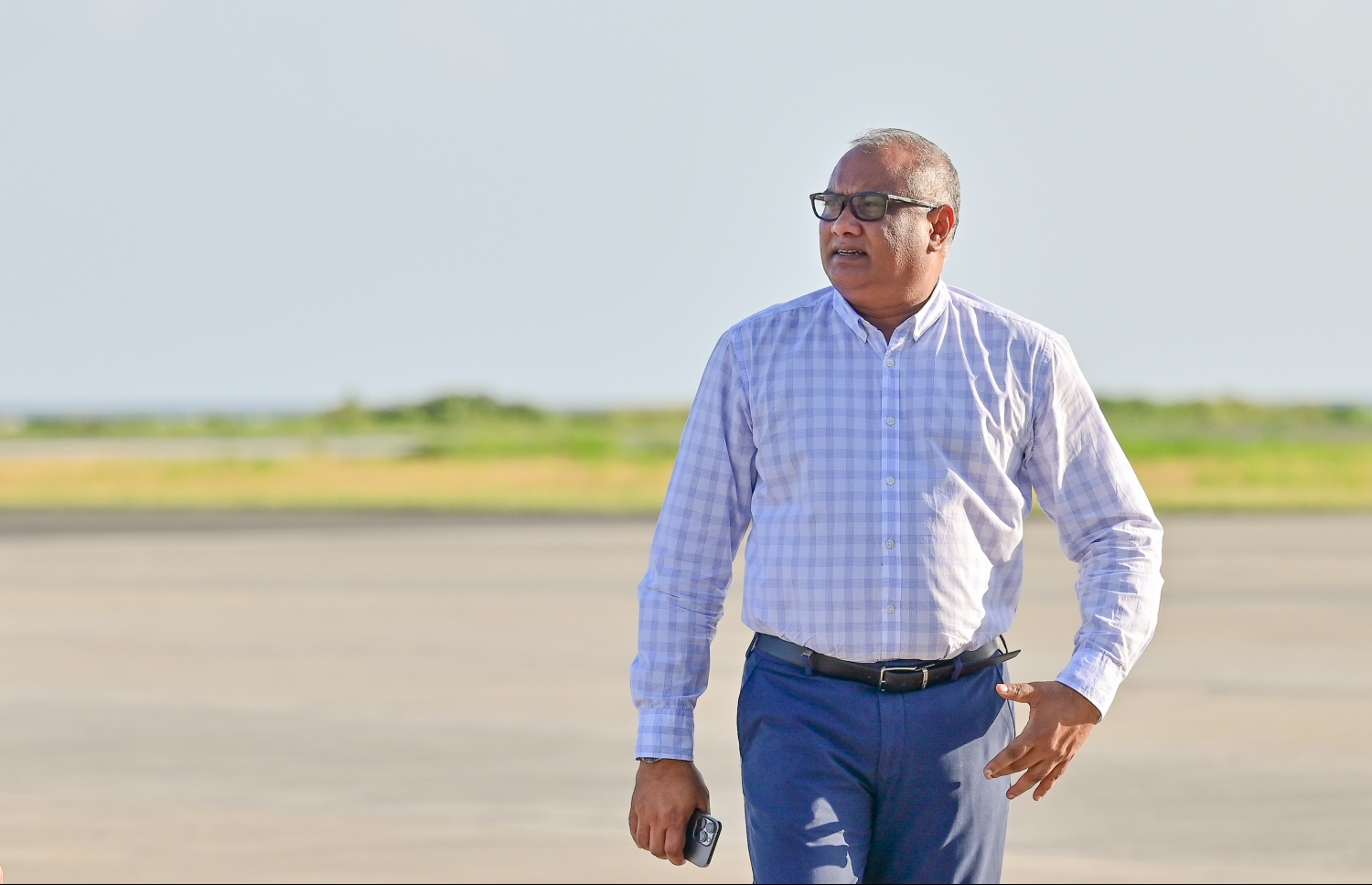 ނ. މާފަރު އިންޓަނޭޝަނަލް އެއާޕޯޓުގައި މޯލަޑިވިއަންގެ ފިއުލް ފާމް ހުޅުވަން ބޭއްވި ރަސްމިއްޔާތުގައި އެ ކުންފުނީގެ އެމްޑީ މުހައްމަދު މިހާދު ބައިވެރިވެވަޑައިގަންނަވަނީ.-- ފޮޓޯ: ނިޝާން އަލީ | މިހާރު