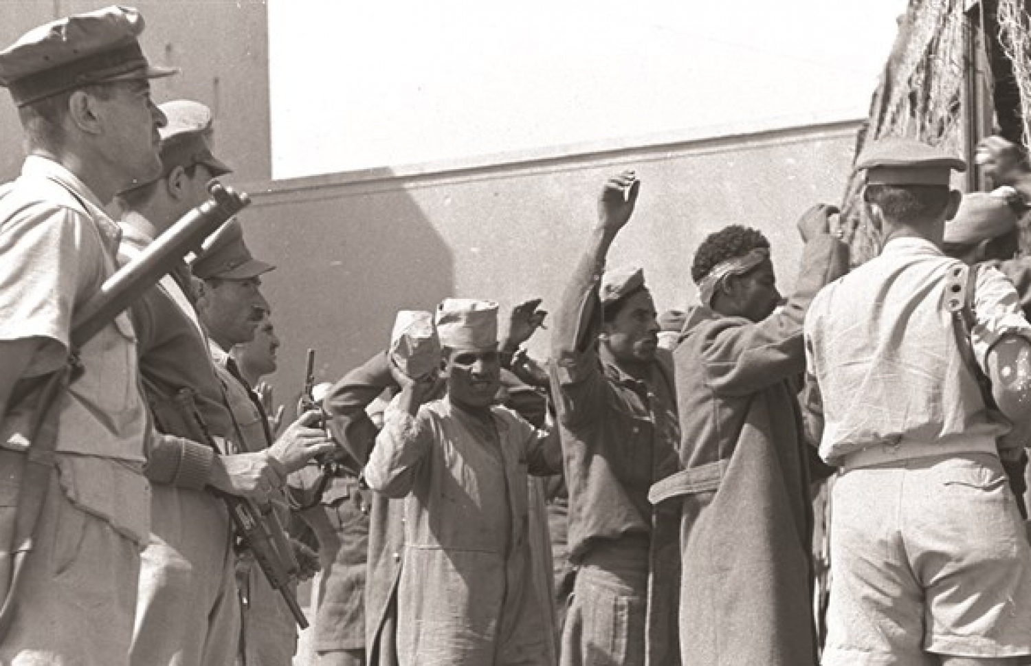 ދިރް ޔަސީންގައި ފަލަސްތީނުގެ ރައްޔިތުންނާ ދެކޮޅަށް އިޒްރޭލުން ހިންގި ގަތުލުއާމުތަކުގެ ތެރެއިންލ ފަލަސްތީނުގެ ރައްޔިތުންނަށް އިޒްރޭލްގެ ސިފައިން އަދަބު ދެނީ