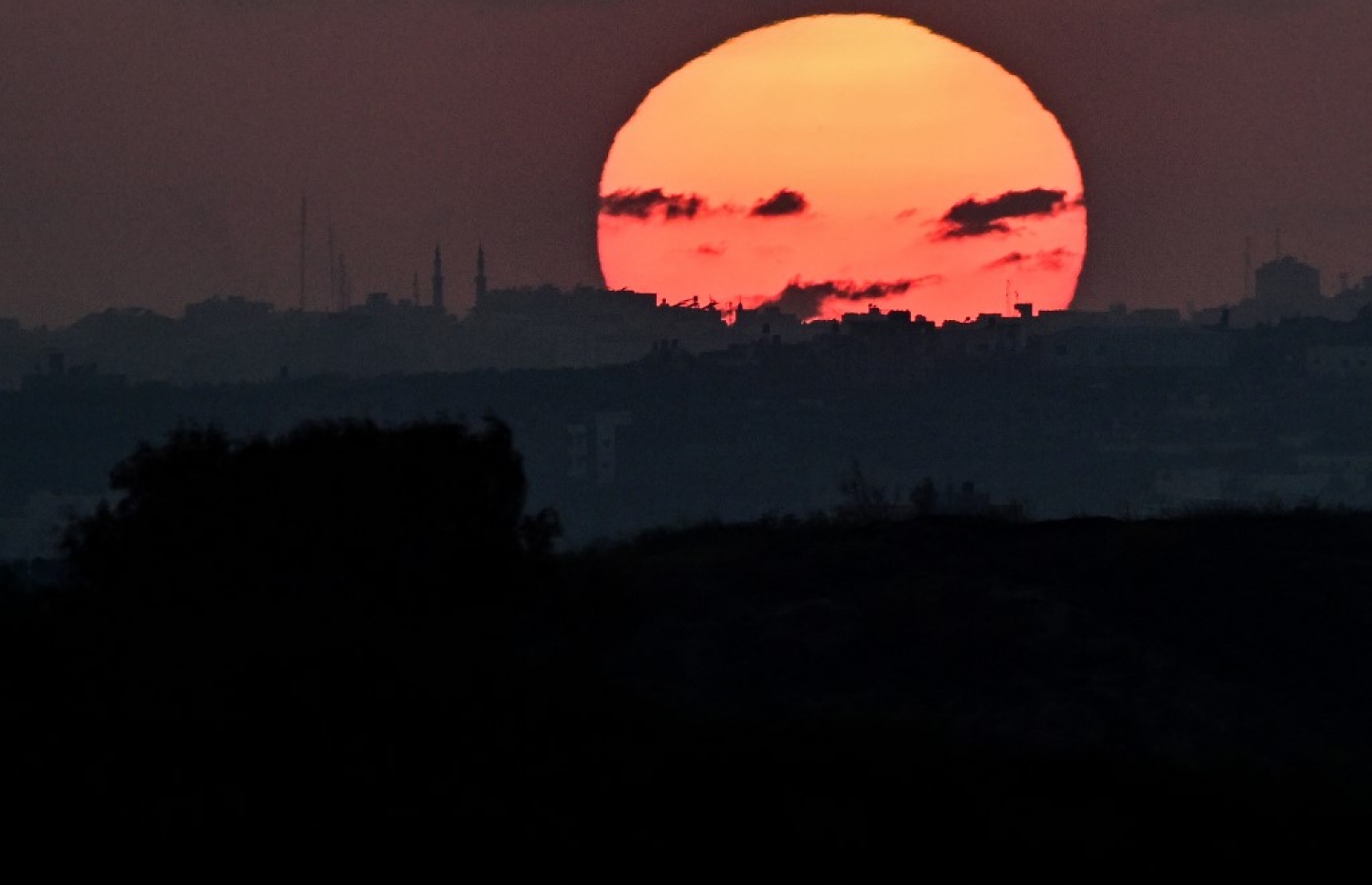 އިޒްރޭލުން ކެނޑެނޭޅި ހަމަލާތައް ދެމުންދާ ގާޒާއަށް އިރުއޮއްސެނީ. --ފޮޓޯ: އޭއެފްޕީ