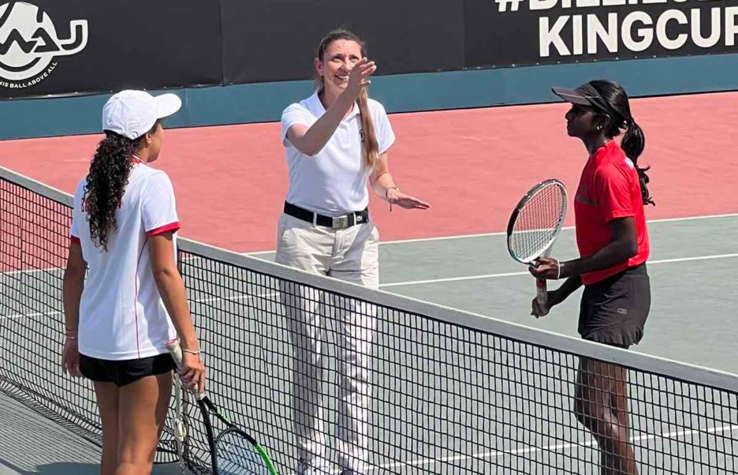 ބިލީ ޖީން ކިންގް ކަޕް މެޗެއްގައި އާރާ ކުޅުނު ގޭމެއްގެ ކުރިން.-- ފޮޓޯ: ޓެނިސް އެސޯސިއޭޝަން