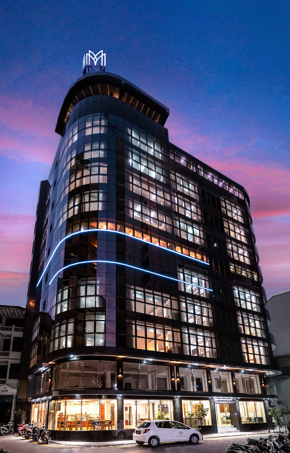 އަރބަން ތްރެޑްސް ފިހާރަ ހުންނަ ބިލްޑިން. އެފިހާރައިން ފެޝަން އަދި ލައިފްސްޓައިލް އުފެއްދުންތައް ލިބޭނެ -- ފޮޓޯ: އަރބަން ތްރެޑްސް