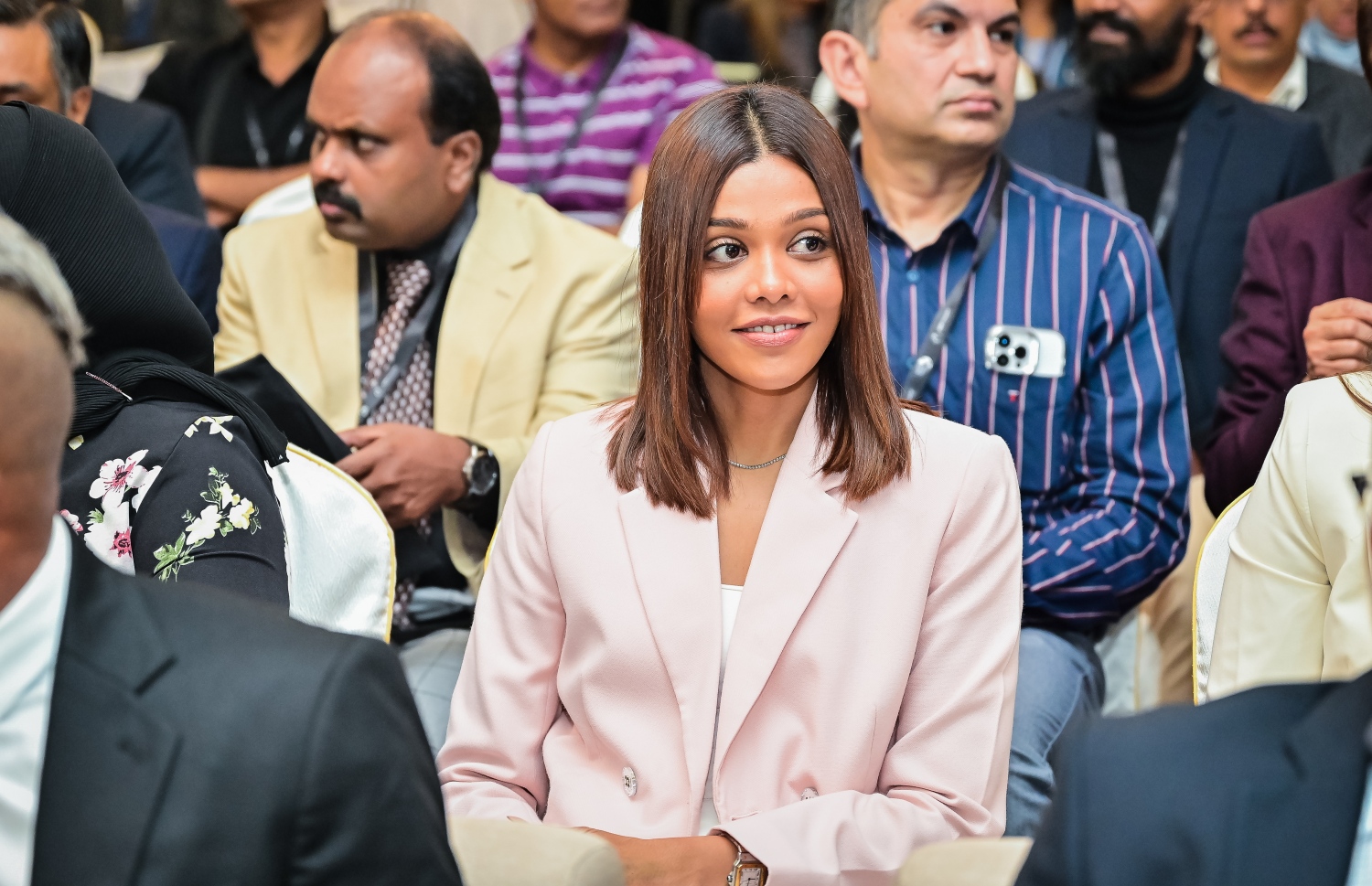 އޭޑީކޭގެ ބްރެއިން އެންޑް ސްޕައިން ކޮންފަރެންސް ފެށުމަށް މިއަދު ބޭއްވި ރަސްމިއްޔާތުގައި ބައިވެރިވެވަޑައިގެންނެވި ބައެއް ބޭފުޅުން.-- ފޮޓޯ: ނިޝާން އަލީ/ މިހާރު