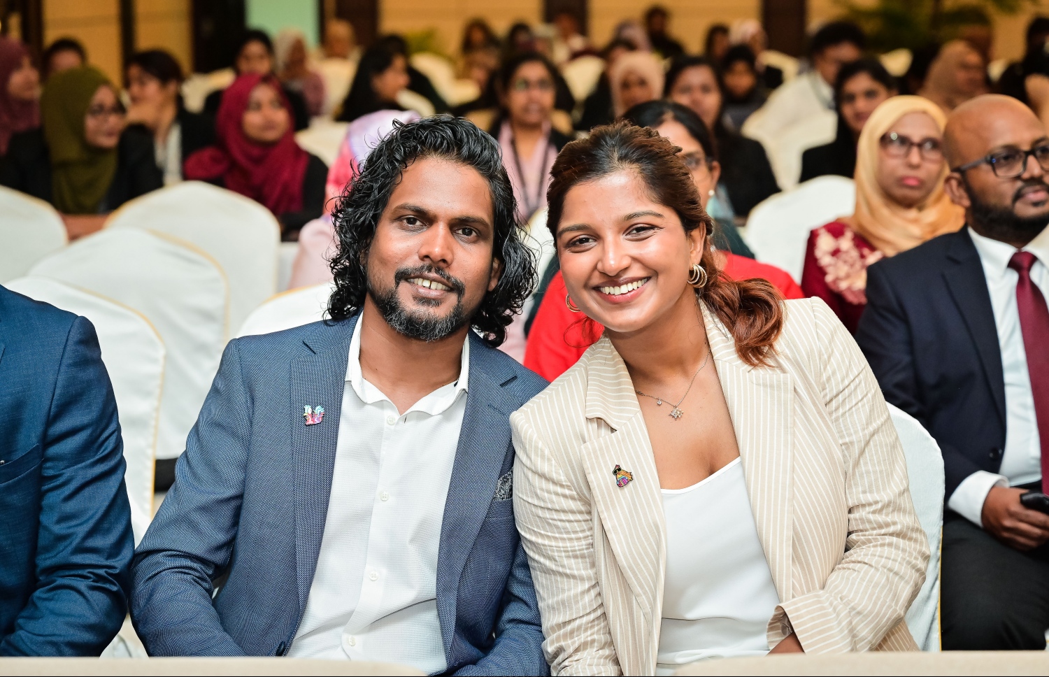 އޭޑީކޭގެ ބްރެއިން އެންޑް ސްޕައިން ކޮންފަރެންސް ފެށުމަށް މިއަދު ބޭއްވި ރަސްމިއްޔާތުގައި ބައިވެރިވެވަޑައިގެންނެވި ބައެއް ބޭފުޅުން.-- ފޮޓޯ: ނިޝާން އަލީ/ މިހާރު