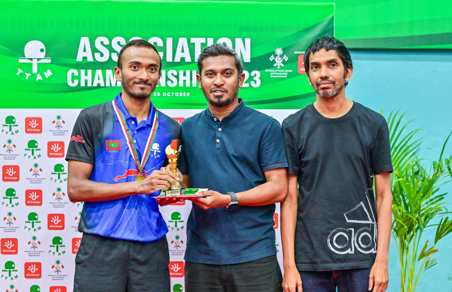 ޝައްފާނަށް އޮލިމްޕިކް ކޮމިޓީގެ ޖެނަރަލް ސެކްރެޓަރީ ތަމޫހް ތައްޓާއި މެޑަލް ހަވާލުކޮށް ދެނީ --- ފޮޓޯ: ފަޔާޒު މޫސާ | މިހާރު