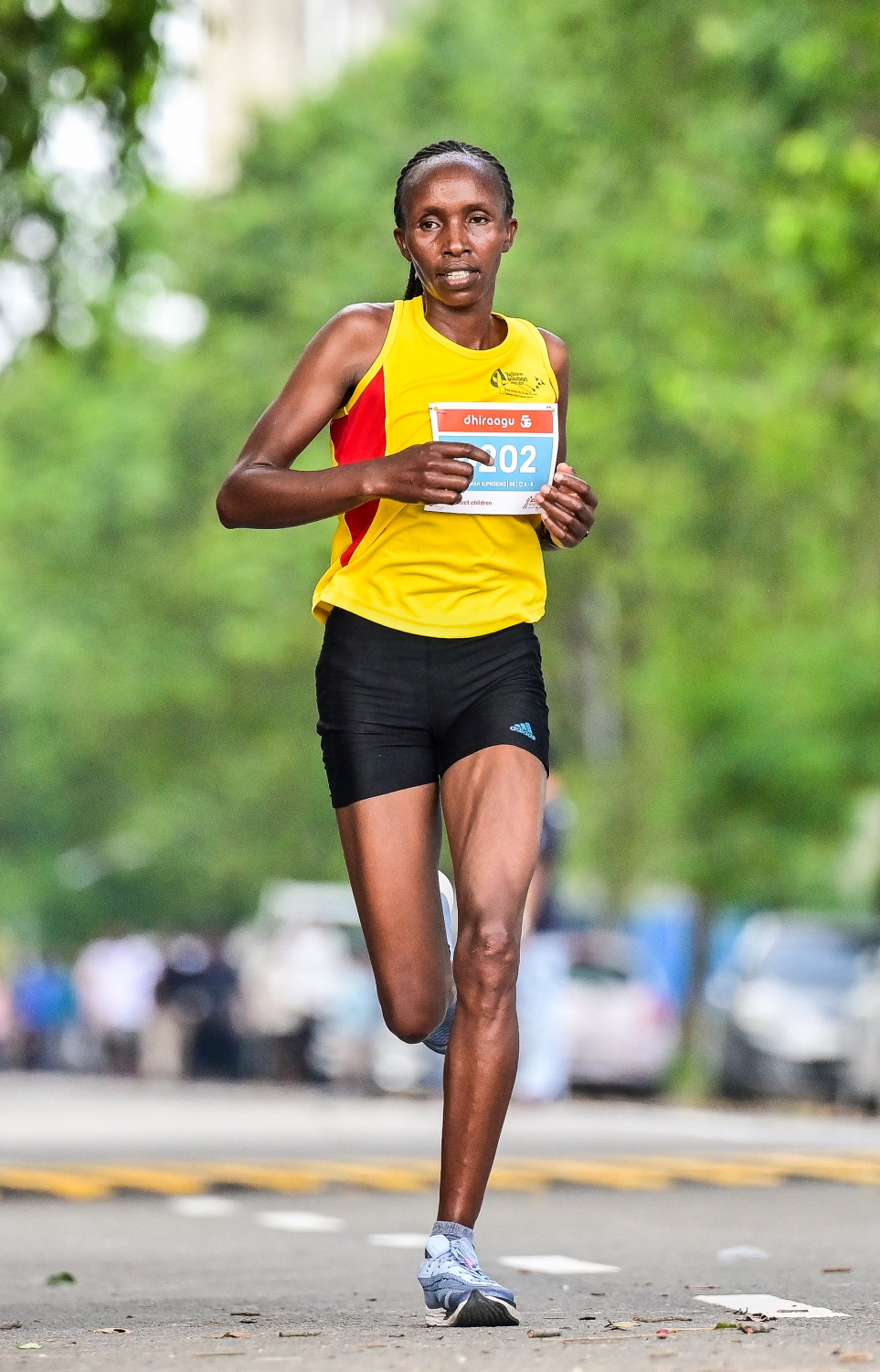 ދިރާގު މޯލްޑިވްސް ރޯޑް ރޭހުގެ 5 ކިލޯމީޓަރު ދުވުމުގެ އޯވަރޯލް ކެޓެކަރީ ކާމިޔާބުކުރި ބޭރުގެ ދުވުންތެރިޔާ ދުވަނީ -- ފޮޓޯ: ފަޔާޒު މޫސާ | މިހާރު