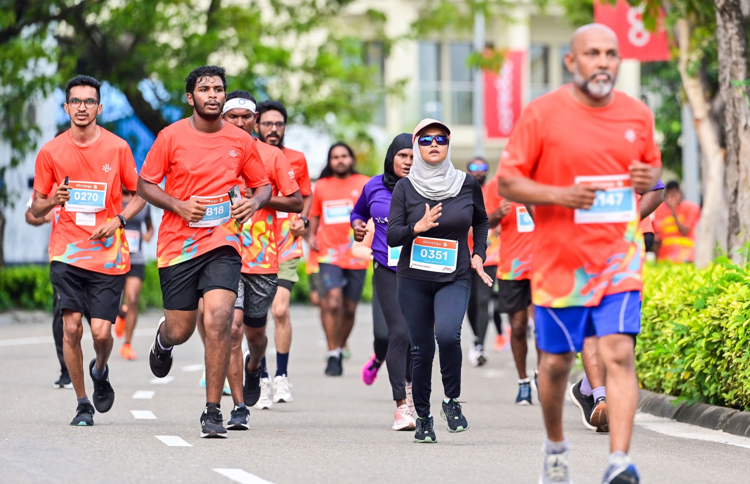 ދިރާގު މޯލްޑިވްސް ރޯޑް ރޭހުގެ 5 ކިލޯމީޓަރު ދުވުމުގައި ބައިވެރިން ދުވަނީ: މި ރޭހުގައި ބޭރު ގައުމުތަކުގެ ދުވުންތެރިން ވެސް ބައިވެރިވި-- ފޮޓޯ؛ ފަޔާޒު މޫސާ | މިހާރު