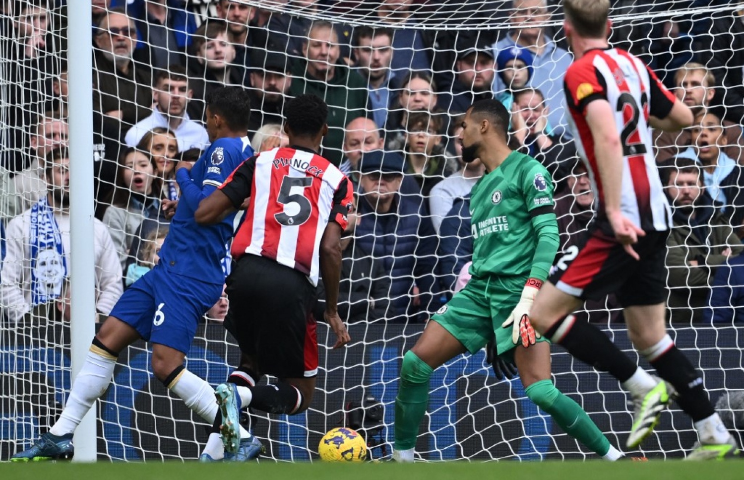 ޕިނޮކް، ރޭގެ މެޗުގައި ޗެލްސީ ކޮޅަށް ފުރަތަމަ ގޯލު ޖަހަނީ.-- ފޮޓޯ: އޭއެފްޕީ