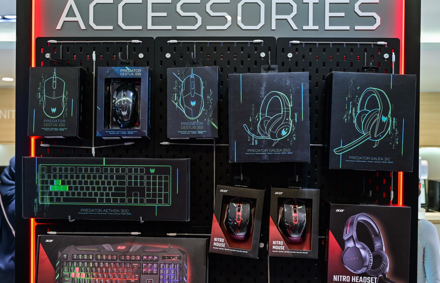 "އޭސާ"ގެ ބައެއް އެސެސަރީތައް. -- ފޮޓޯ: ނިޝާން އަލީ | މިހާރު