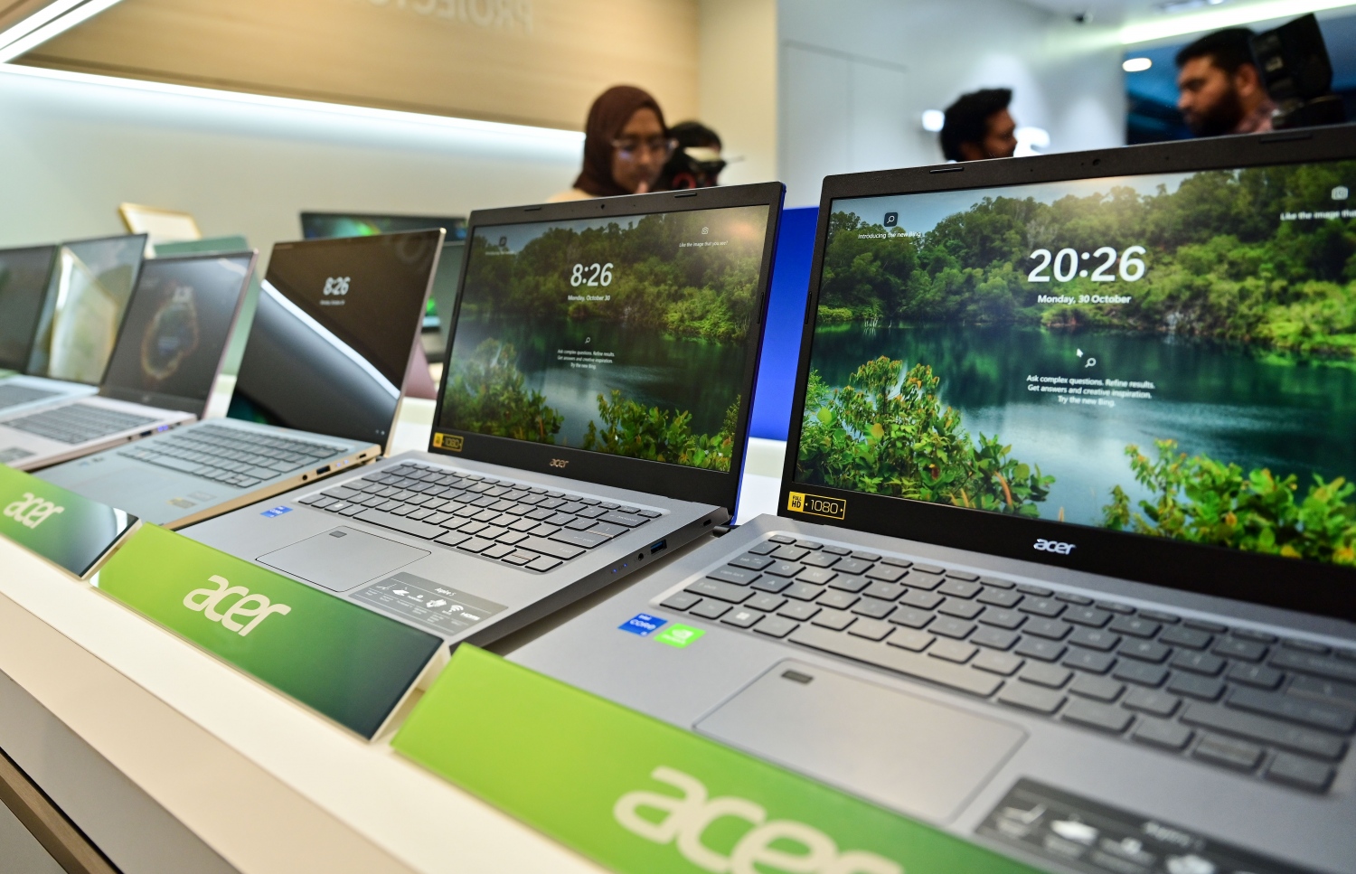 "އޭސާ" ޝޯރޫމުން ވިއްކާ ބައެއް ލެޕްޓޮޕްތައް. -- ފޮޓޯ: ނިޝާން އަލީ | މިހާރު