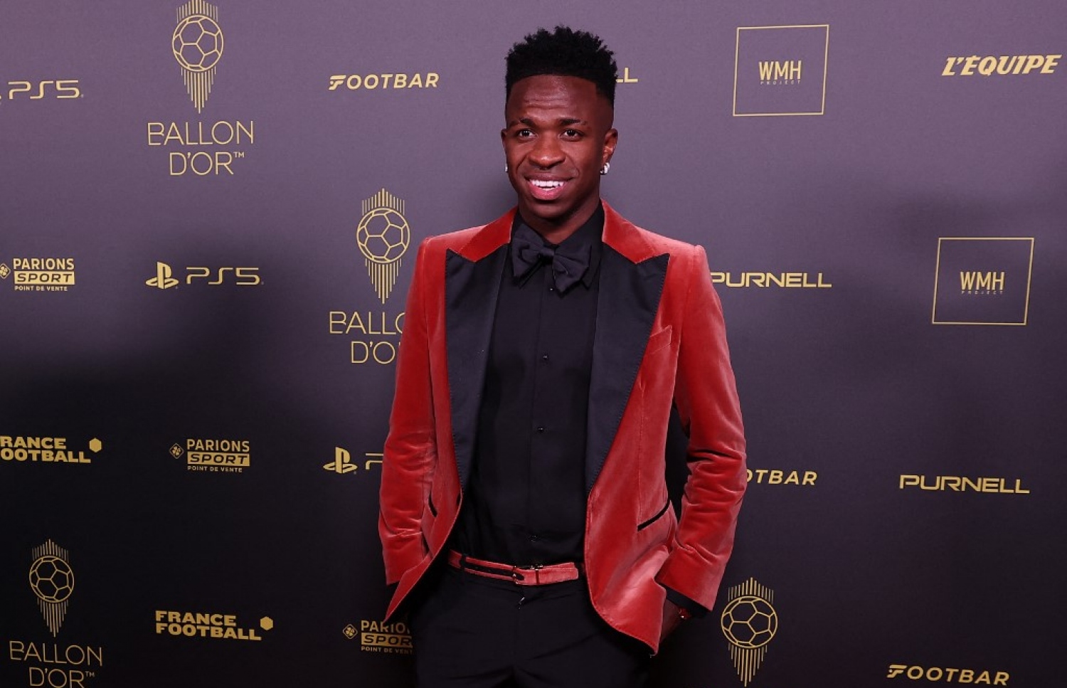 ދުނިޔޭގެ ފުޓްބޯޅައިގައި ދޭ އެންމެ ޝަރަފުވެރި އިންޑަވިޖުއަލް އެވޯޑް، "ބެލޮންޑިއޯ އެވޯޑް" ހަފުލާގައި ރިއަލް މެޑްރިޑްގެ ފޯވާޑް ވިނިޝީސް ޖޫނިއާ ބައިވެރިވަނީ.-- ފޮޓޯ: އޭއެފްޕީ