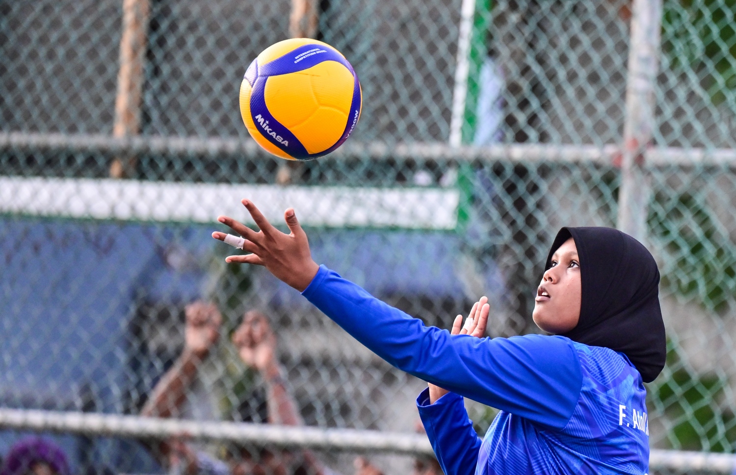 14 އަހަރުން ދަށުގެ އަންހެން ސެމީގައި ފ. އަތޮޅު ސްކޫލް ކުޅުނު މެޗުގެ ތެރެއިން.-- ފޮޓޯ: ފަޔާޒް މޫސާ | މިހާރު