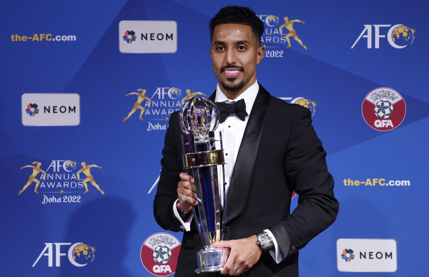 ދައުސާރީ، އޭއެފްސީގެ މޮޅު ކުޅުންތެރިޔާގެ އެވޯޑް ހިފަހައްޓާލައިގެން --- ފޮޓޯ: އޭއެފްޕީ