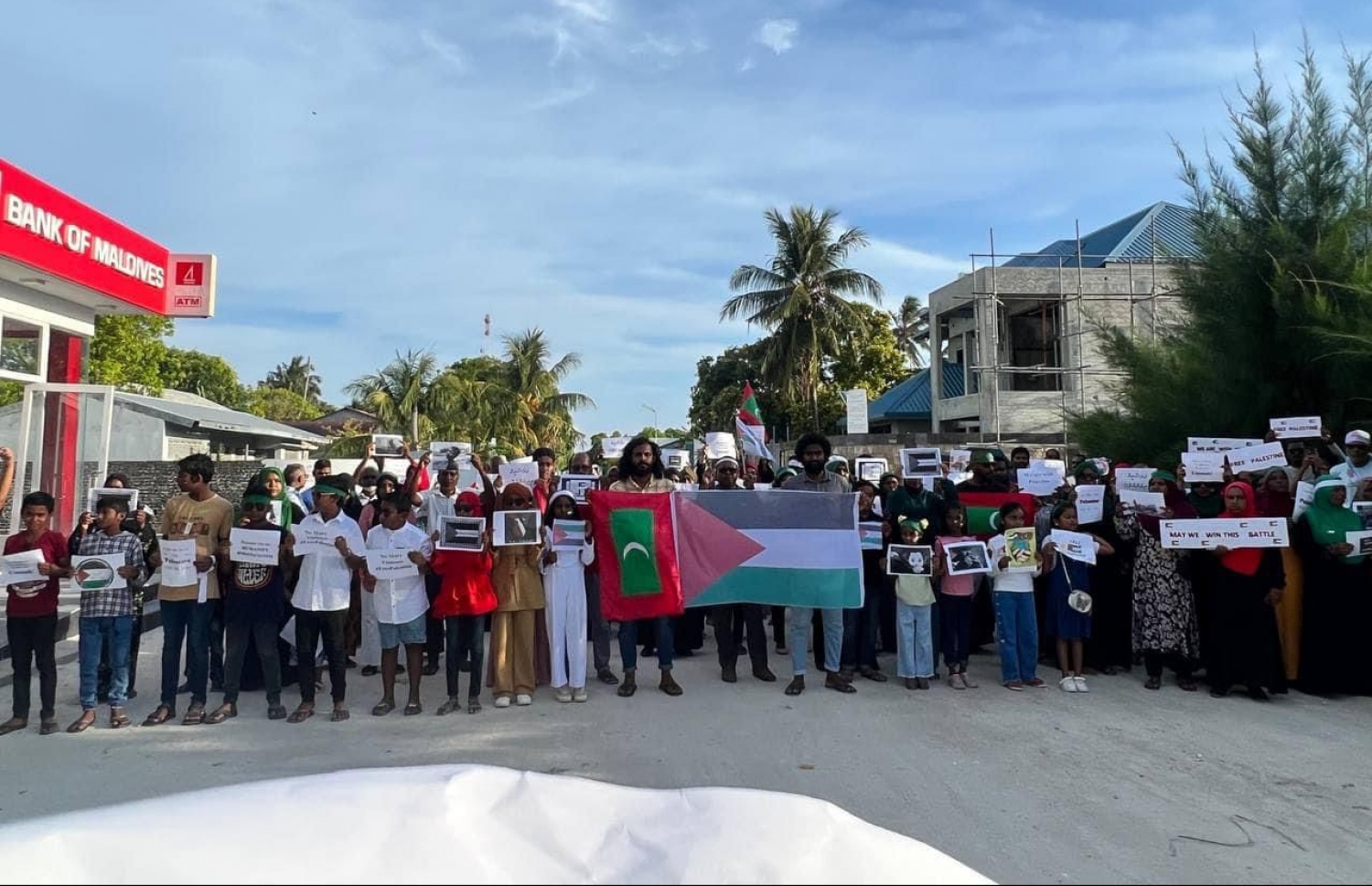 ފަލަސްތީނުގެ މިނިވަންކަމަށް ގޮވާލައި، ފަލަސްތީނާއިއެކު ދިވެހިން ތިބިކަން އަންގައިދިނުމުގެ ގޮތުން ވާދޫގައި ބޭއްވި ހިނގާލުން.-- ފޮޓޯ: ވާދޫ ކައުންސިލް