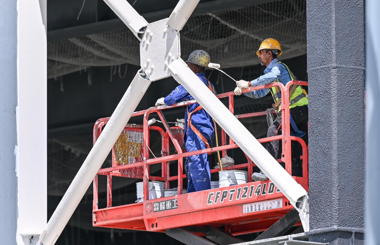 އާ ޓާމިނަލްގެ މަސައްކަތް ކުރަނީ: މަސައްކަތުގެ ދުވެލި ވަރަށް ލަސް -- ފޮޓޯ: ނިޝާން އަލީ/ މިހާރު