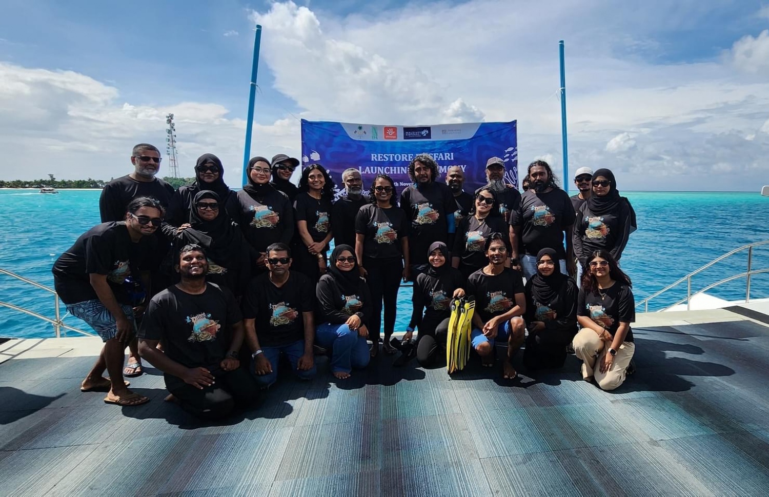 ރަސްފަރި ފަރުގައި މުރަކަ އިންދުމުގެ މަސައްކަތް ރަސްމީކޮށް ފެށުމަށް ބޭއްވި ރަސްމިއްޔާތުގައި ބައިވެރިވި މީހުން.-- ފޮޓޯ: އީޕީއޭ