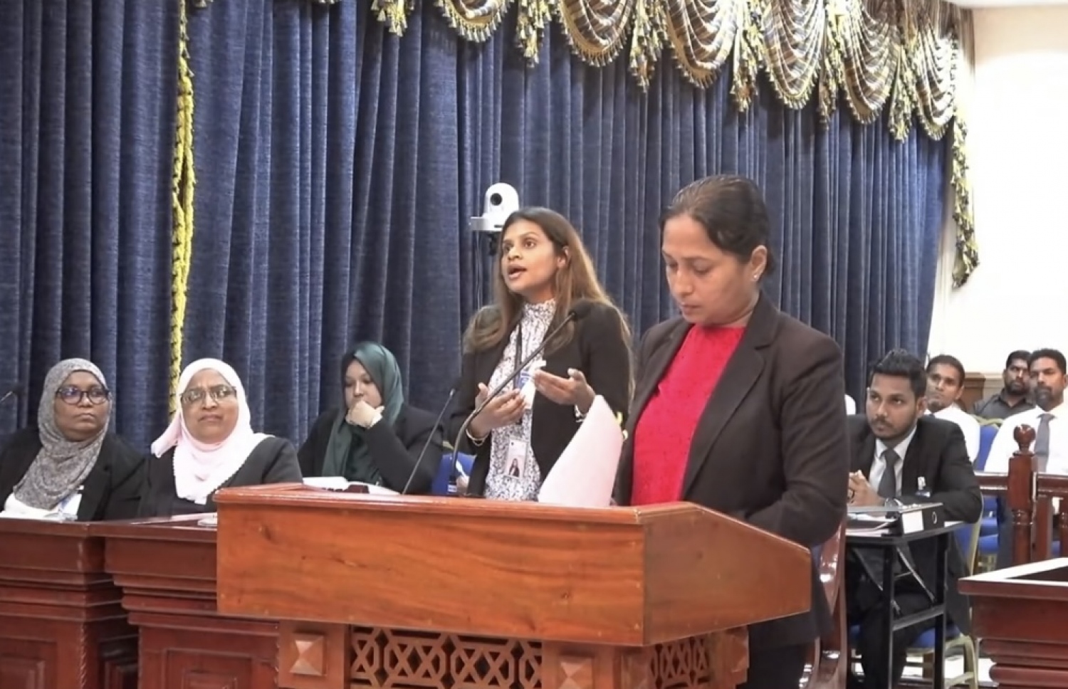 ރައްޔިތުންގެ މަޖިލީހުގެ ރައީސް މުހައްމަދު ނަޝީދުގެ އިތުބާރު ނެތް ކަމުގެ މައްސަލަ ކުރިއަށް ނުދާތީ، އެމްޑީޕީން ސުޕްރީމް ކޯޓަށް ހުށަހެޅި މައްސަލައިގެ އަޑުއެހުމުގެ ތެރެއިން --