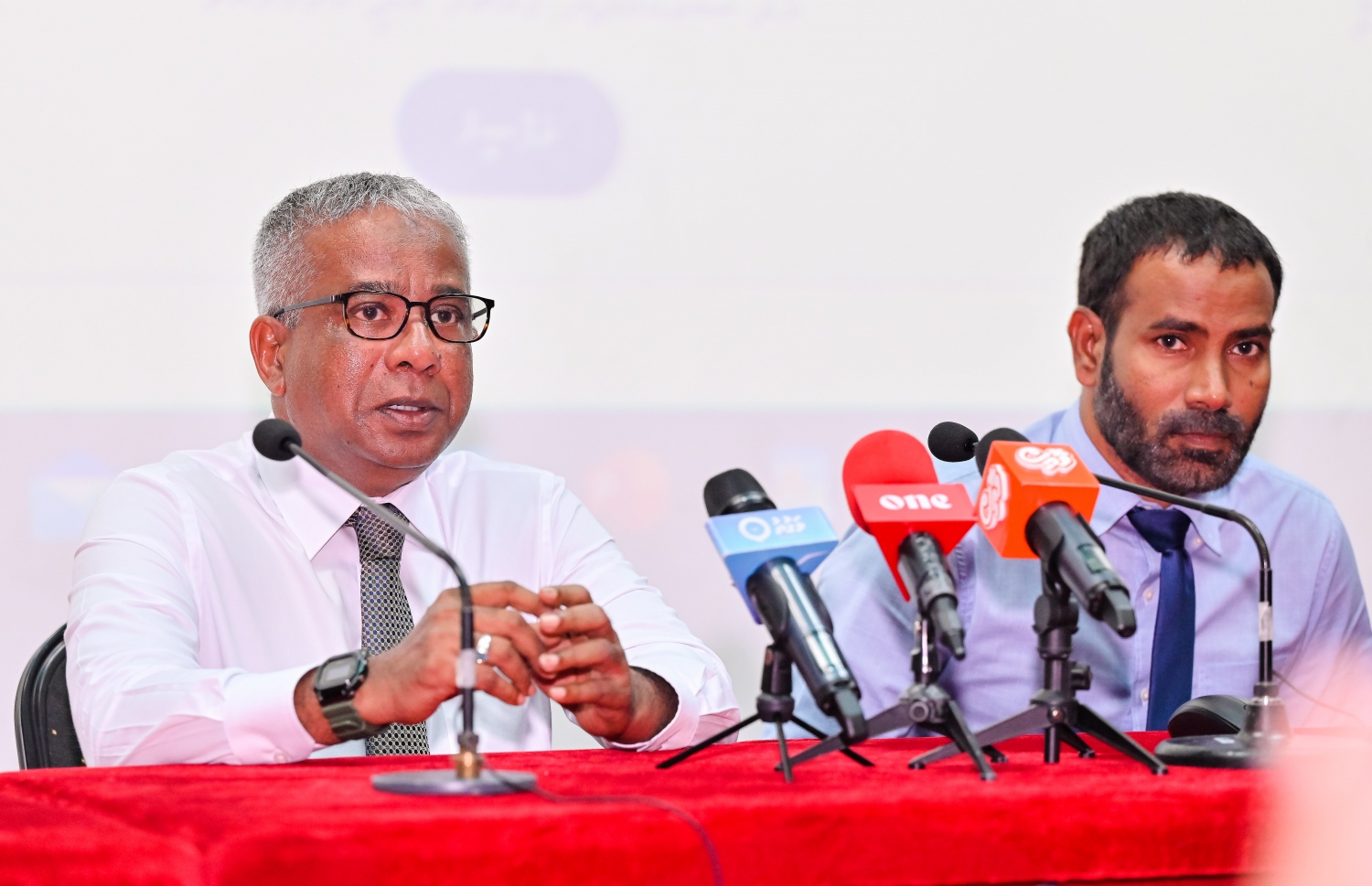 ފްލެޓު ކޮމިޓީއިން މިއަދު ބޭއްވި ނޫސްވެރިންގެ ބައްދަލުވުމުގެ ތެރެއިން -- ފޮޓޯ: ނިޝާން އަލީ/ މިހާރު