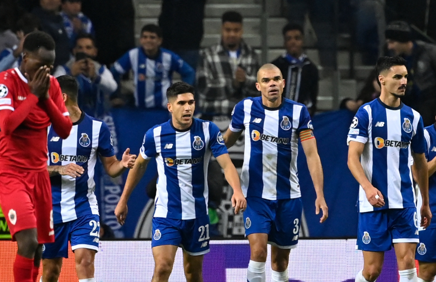 ޕެޕޭ (ކ-2) ޕޯޓޯ އަށް ގޯލު ޖަހައިދިނުމަށް ފަހު.-- ފޮޓޯ: އޭއެފްޕީ