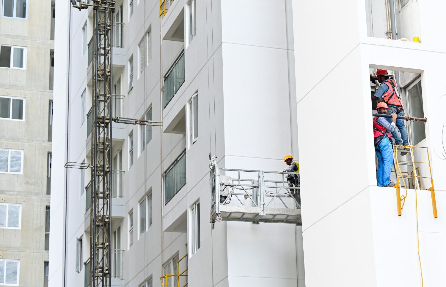 އެފްޑީސީން ހުޅުމާލޭގައި ހަދަމުން އަންނަ ޓަވަރެއް: 16 ޓަވަރުގެ ސްޓްރަކްޗާގެ މަސައްކަތް މިހާރު ވަނީ ނިމިފައި.-- ފޮޓޯ: ފަޔާޒް މޫސާ | މިހާރު