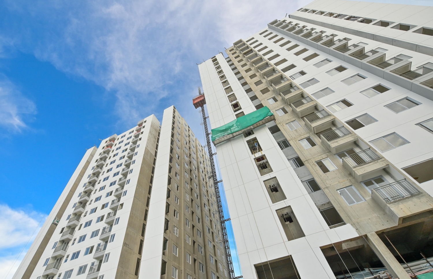 ކުރީ ސަރުކާރުން ހުޅުމާލެ 2 ގައި އިމާރާތްކުރަން ފެށި 4،000 ފްލެޓްގެ ޓަވަރުތައް: ގެދޮރުވެރިޔާ ޕޯޓަލްގެ ފުލް އެކްސެސް އޭސީސީ އަށް ދޭން އާ ސަރުކާރުން ވަނީ ނިންމައިފައި.-- ފޮޓޯ: ފަޔާޒް މޫސާ | މިހާރު