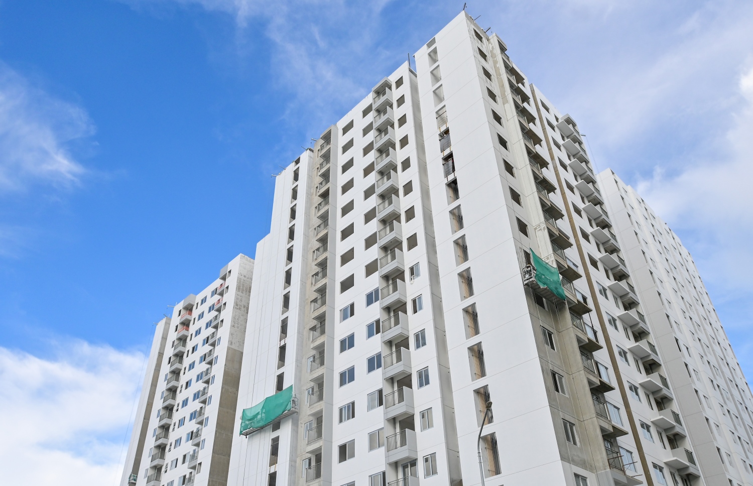 ހުޅުމާލެ 2 ގައި އެފްޑީސީން ހަދަމުން އަންނަ ފްލެޓުތައް: ބައެއް ތަންތަން ވަނީ ދޫކުރަން ފަށާފައި.---ފޮޓޯ: ފަޔާޒު މޫސާ| މިހާރު