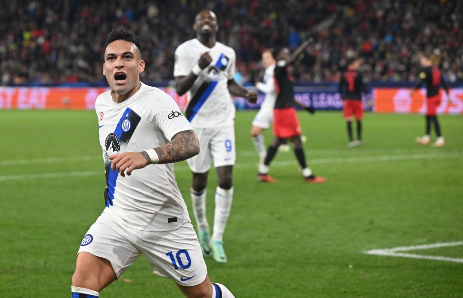 މާޓިނޭޒް، އިންޓަގެ ހަމައެކަނި ގޯލު ޖަހައިދިނުމަށް ފަހު އުފާފާލު ކުރަނީ.-- ފޮޓޯ: އޭއެފްޕީ