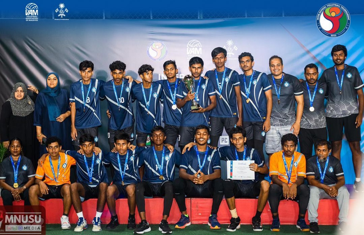 19 އަހަރުން ދަށުގެ ފިރިހެން ޗެމްޕިއަންކަން ހޯދި ސީއެޗްއެސްއީ ޓީމް.-- ފޮޓޯ: ވީއޭއެމް/ އެމްއެންއެސްޔޫ މީޑީއާ