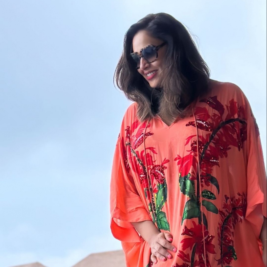 ބިޕާޝާ ބާސޫ ރާއްޖޭގައި: އާއިލާއާ އެކު އޭނާ އަންނަނީ ރާއްޖޭގައި ޗުއްޓީ ހޭދަކުރަމުން.