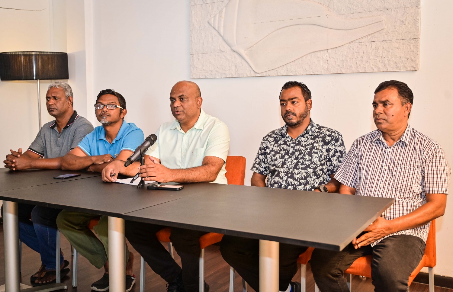 ވީއޭއެމްގެ މެންބަރު ކްލަބްތަކުގެ ތެރެއިން ބައެއް ކްލަބްތަކުން ބައިވެރިވި ޕްރެސް ކޮންފަރެންސްގައި ލަތީފު ބައިވެރިވެ ވަޑައިގަންނަވނީ --- ފޮޓޯ: ނިޝާން އަލީ | މިހާރު