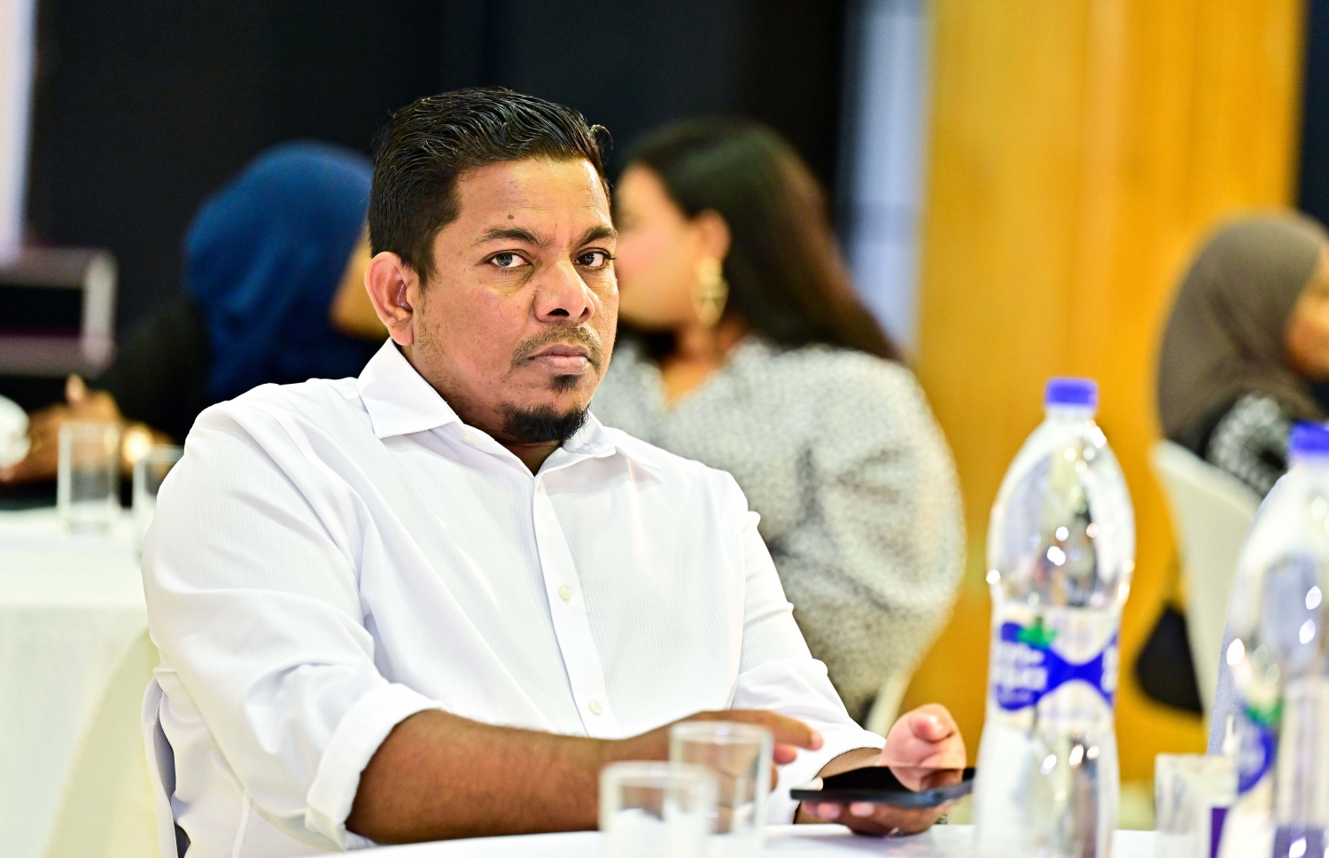 އިއްޔެއާ ހަމައަށް މާލެ ސިޓީ ކައުންސިލްގެ މެމްބަރުކަމުގައި ހުންނެވި ރަމީޒު: އިންތިހާބީ ރައީސް ޑރ. މުއިއްޒު ދަސްކޮށްދެއްވީ މީހުންނަށް ރައްދު ދިނުމާއި ހިތްތިރިވުމުގެ ނަމޫނާ ކަމަށް ރަމީޒު ވިދާޅުވި.---ފޮޓޯ: ފަޔާޒު މޫސާ| މިހާރު