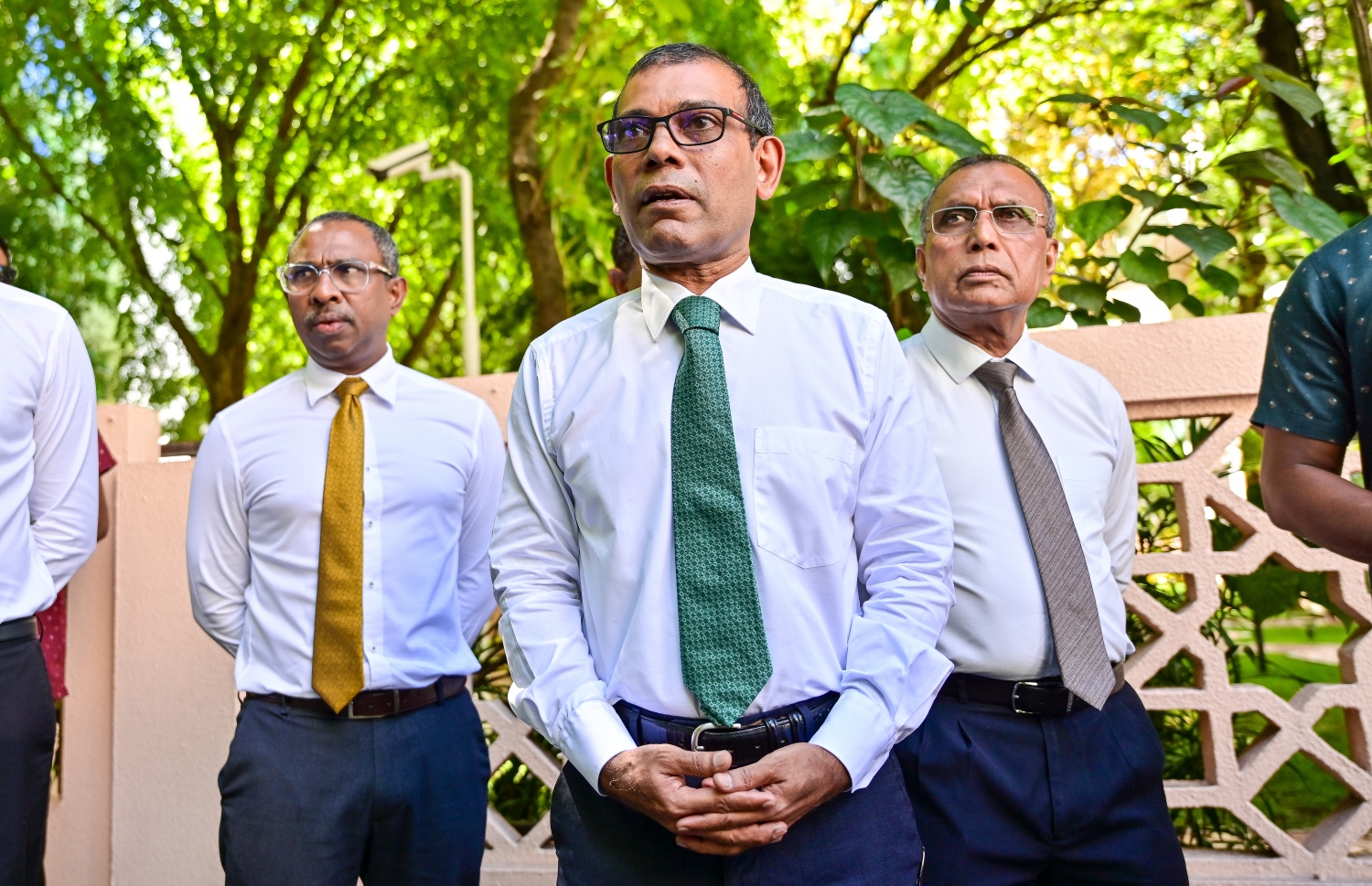 އިޒްރޭލު ޕާސްޕޯޓު މަނާ ކުރަން ގޮވާލާ ކުރި އިހުތިޖާޖުގެ ބައިވެރިންނާ މަޖިލީހުގެ ކުރީގެ ރައީސާއި އަރިސް މެންބަރުން ވާހަކަދައްކަވަނީ -- ފޮޓޯ: ފަޔާޒް މޫސާ/ މިހާރު