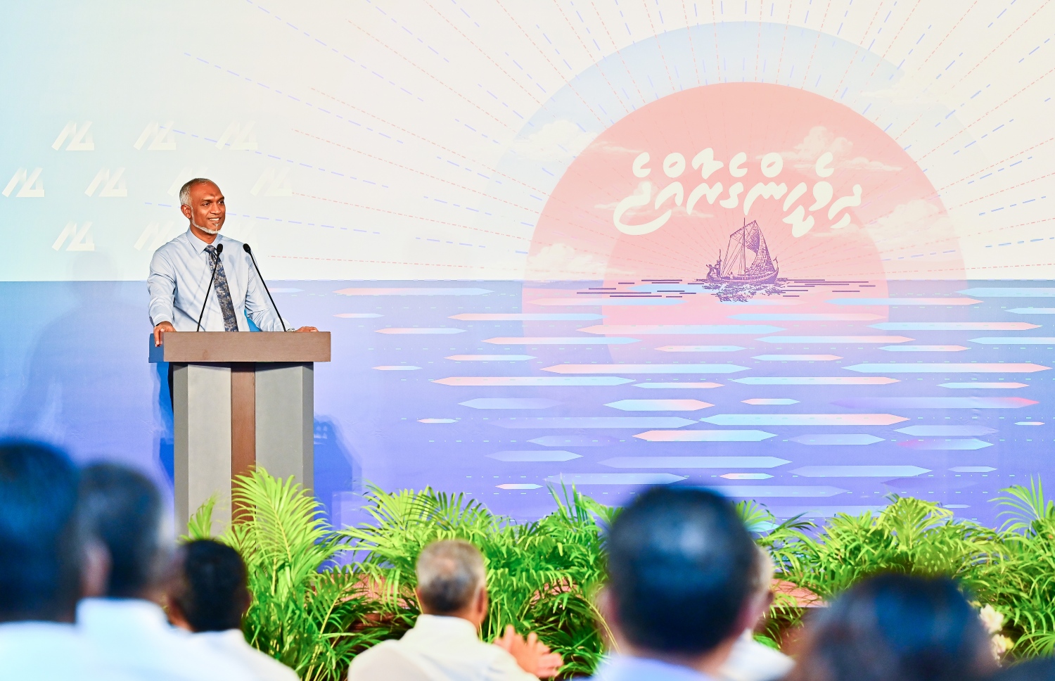 އިންތިހާބީ ރައީސް ޑރ. މުހައްމަދު މުއިއްޒުގެ ހަފްތާ 14 އިވެންޓުގައި ވާހަކަފުޅު ދައްކަވަނީ -- ފޮޓޯ: ފަޔާޒް މޫސާ/ މިހާރު