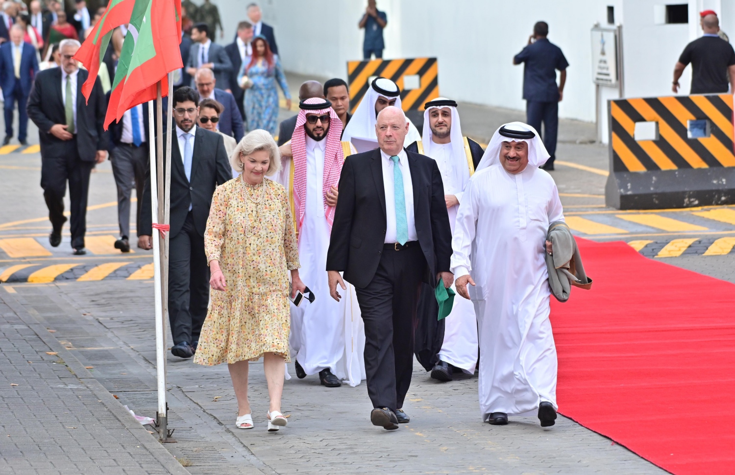 ސައުދީ އަރަބިއްޔަގެ ވަފުދެއް ޑރ. މުއިއްޒު ހުވާކުރައްވާ ރަސްމިއްޔާތުަގައި ބައިވެރިވުމަށް ވަޑައިގަންނަވަނީ.---ފޮޓޯ: ނިޝާން އަލީ| މިހާރު