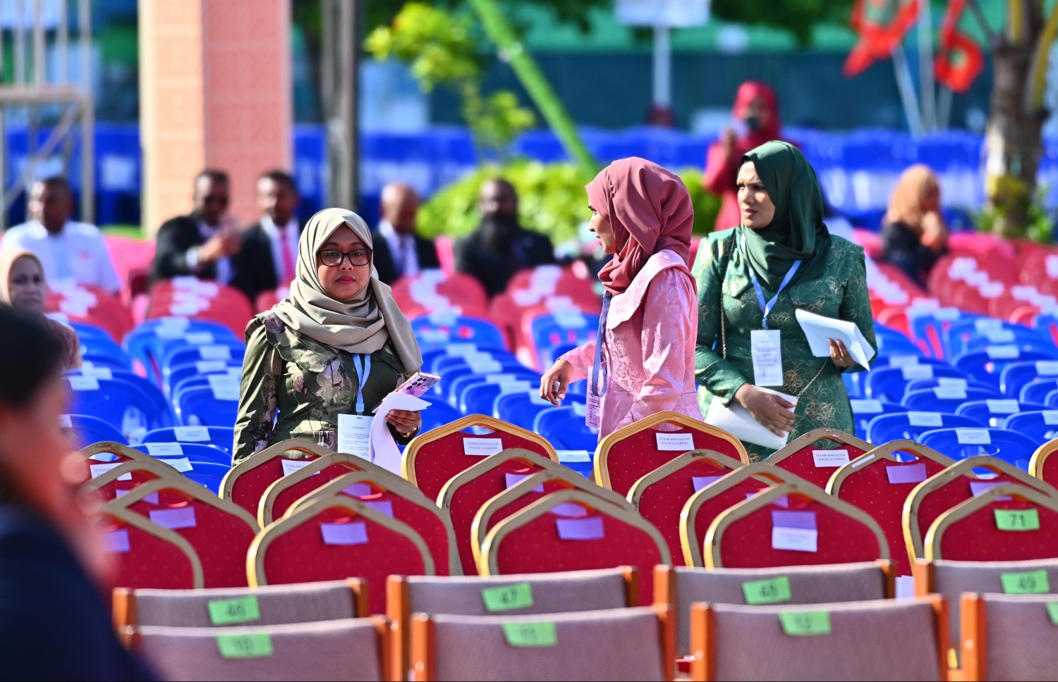 ދައުވަތު ލިބިފައިވާ ފަރާތްތަކުން ޑރ. މުއިއްޒު ހުވާކުރައްވާ ރަސްމިއްޔާތަށް ވަޑައިގަންނަވަނީ.---ފޮޓޯ: ނިޝާން އަލީ| މިހާރު