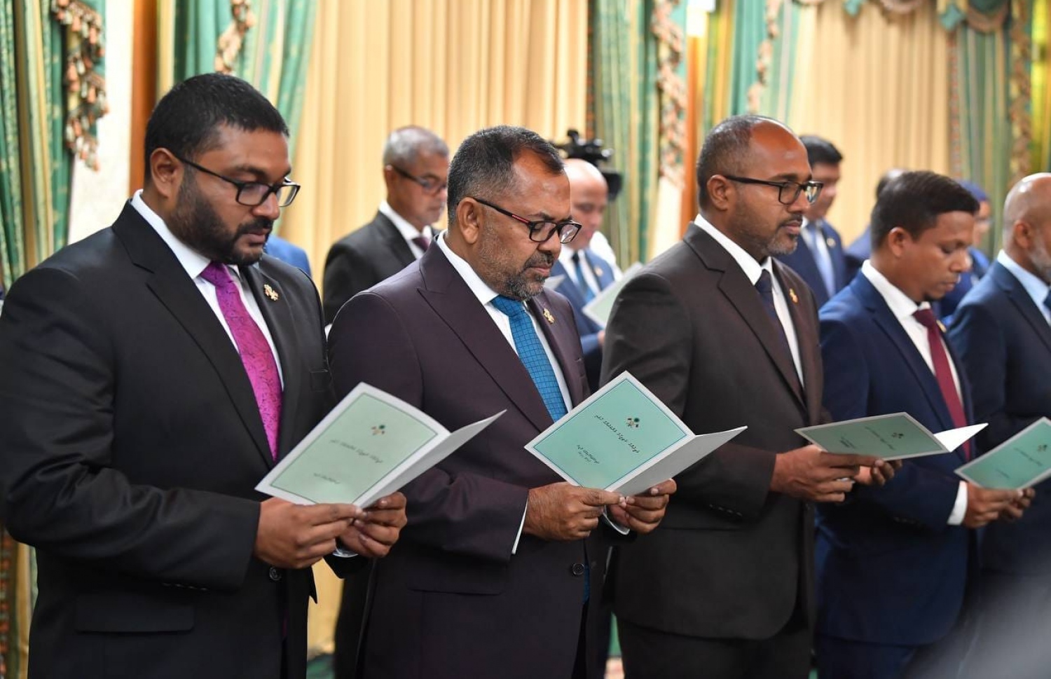 އާ ފޮރިން މިނިސްޓަރު މޫސާ ޒަމީރު (މ) މިނިސްޓަރު ކަމުގެ ހުވާ ކުރައްވަނީ: ރާއްޖެ-އިންޑިއާއާ ގުޅުންހުރި މަސަލަތައް ހައްލުކުރައްވަން އިންޑިއާއެކު މަސައްކަތްކުރައްވަން ބޭނުންވާ ކަމަށް ވިދާޅުވި.-- ފޮޓޯ: ރައީސް އޮފީސް