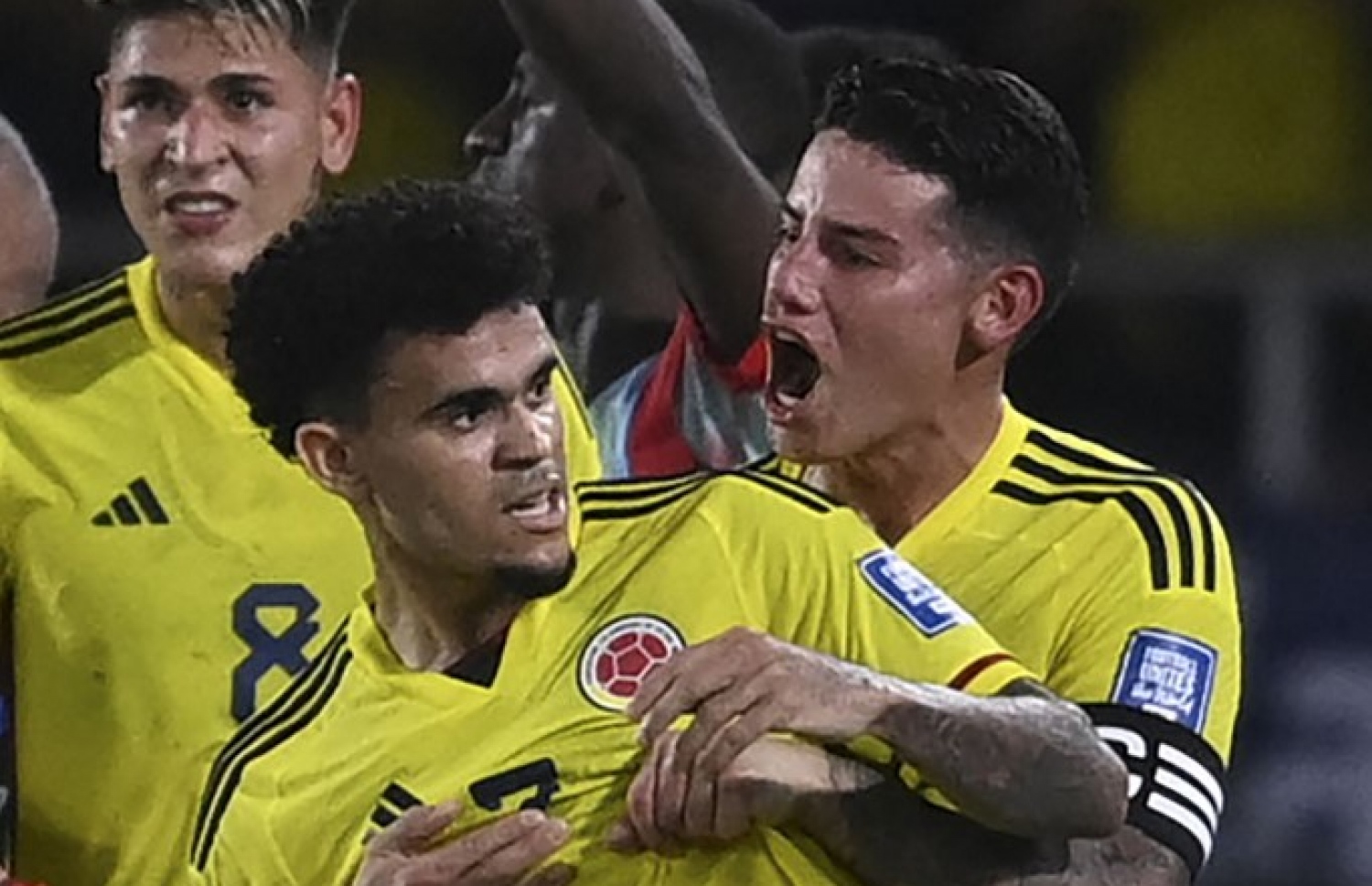 ޑިއާޒް ގޯލު ޖެހުމުން ކެޕްޓަން ރޮޑްރިގޭޒް އޭނާ އާއެކު އުފާފާޅު ކުރަނީ.-- ފޮޓޯ: އޭއެފްޕީ