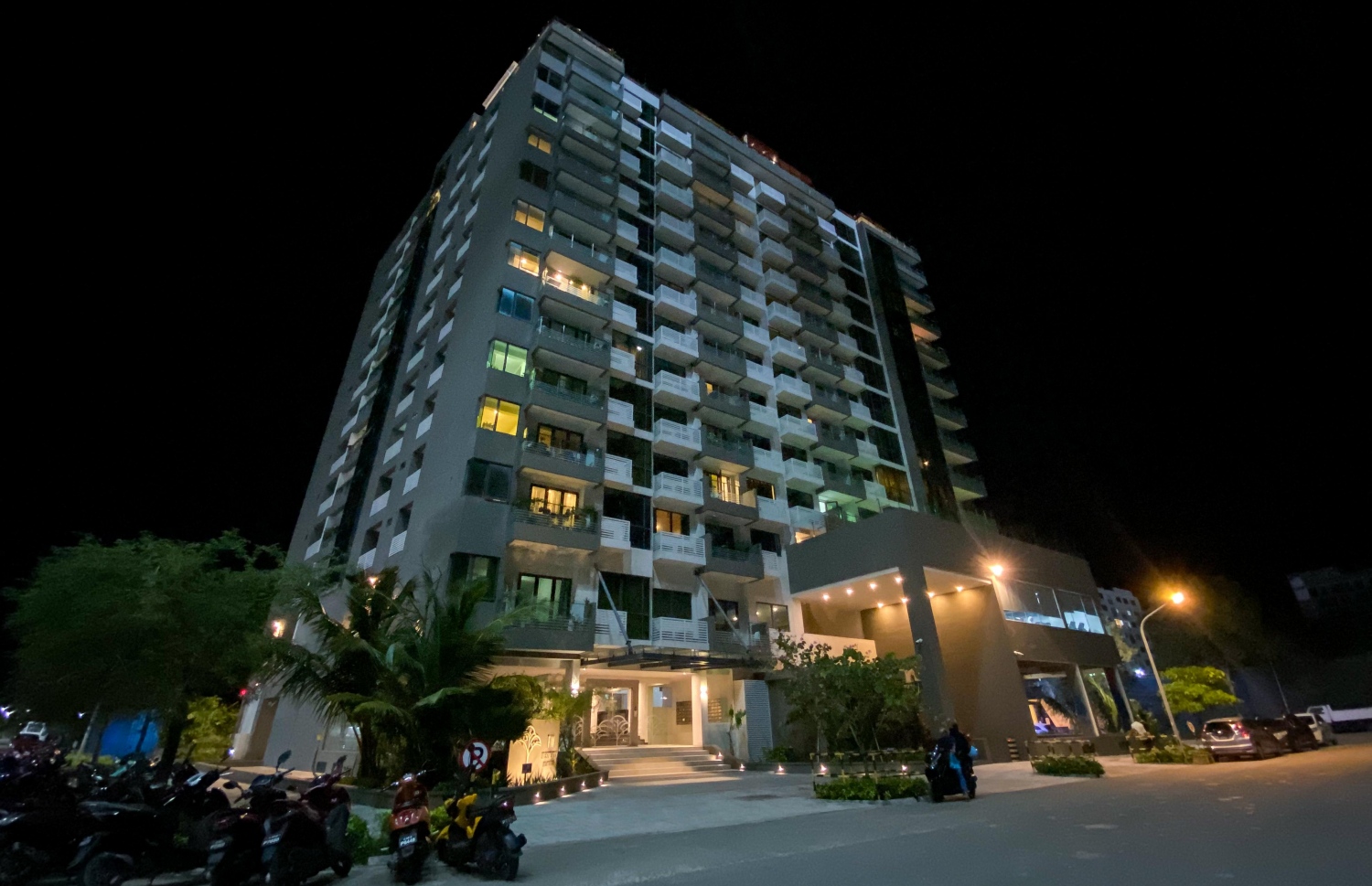 މަންޑޭގެ ޕެންޓްހައުސް ހުންނަ އެފްޑަބްލިޔު ރެސިޑެންސް-- ފޮޓޯ: ފަޔާޒް މޫސާ | މިހާރު