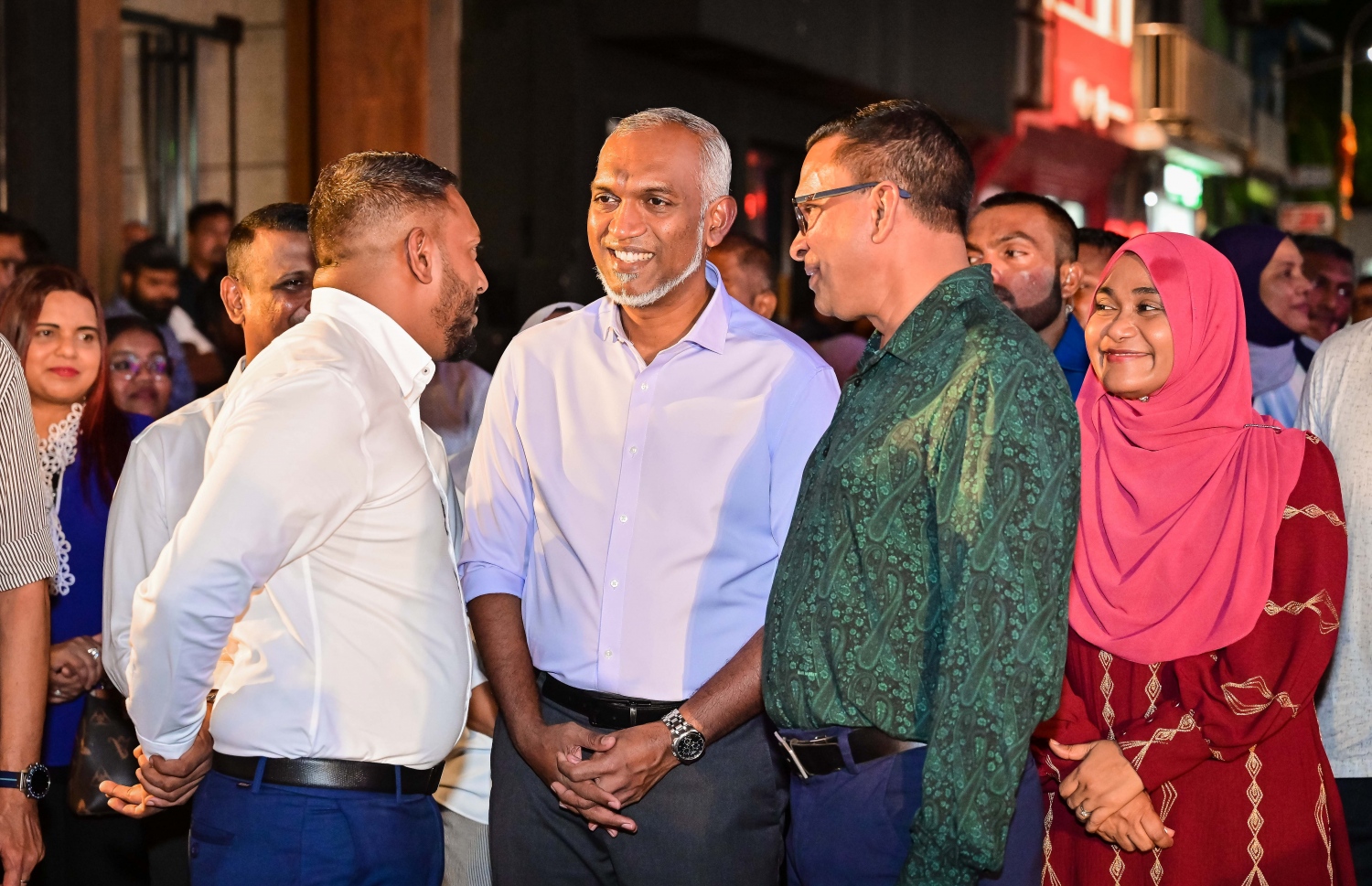 ގަޑިބުރު ތަރައްގީކޮށް ހުޅުވުމަށް ރޭ ބޭއްވި ރަސްމިއްޔާތުގައި ރައީސް މުއިއްޒު ބައިވެރިވެވަޑައިގަންނަވަނީ.-- ފޮޓޯ: ނިޝާން އަލީ | މިހާރު