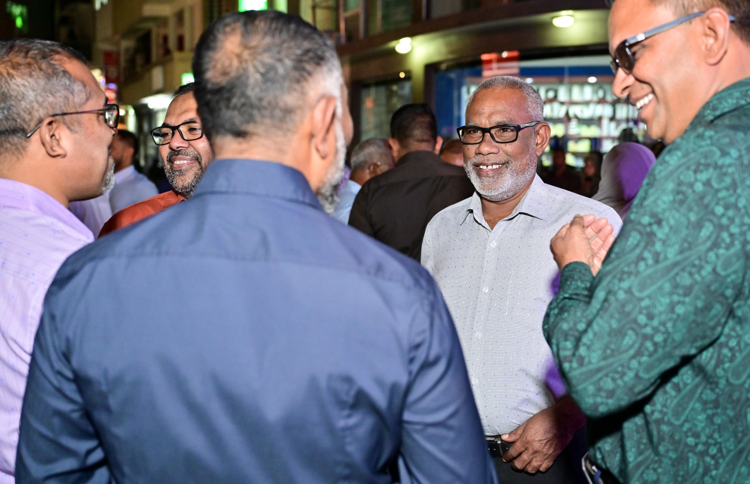 ގަޑިބުރު ތަރައްގީކޮށް ހުޅުވުމަށް ރޭ ބޭއްވި ރަސްމިއްޔާތުގައި ރައީސް މުހައްމަދު މުއިއްޒުގެ ސްޕެޝަލް އެޑްވައިޒަރު ޕީއެންސީގެ ޗެއާޕާސަން އަބްުދުއްރަހީމް އަބްދުﷲ ބައިވެރިވެވަޑައިގަންނަވަނީ. މި ގަޑިބުރު ތަރައްގީ ކޮށްފައިވަނީ ފަސް ވަގުތު ބަންގީގެ އަޑު ވެސް އިވޭ ގޮތަށް.-- ފޮޓޯ: ނިޝާން އަލީ | މިހާރު