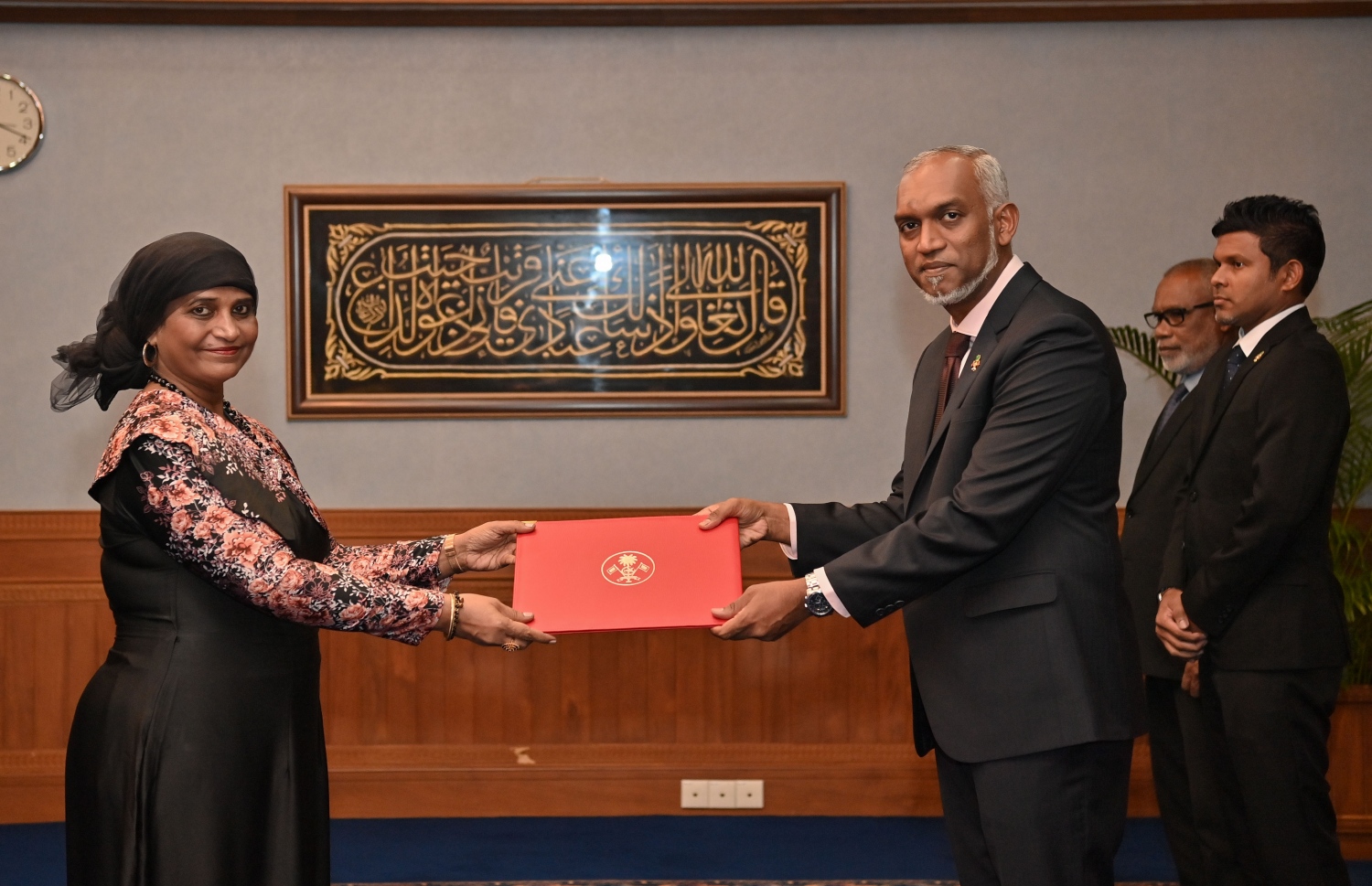 ރައީސް މިއަދު ޑރ. ޝެހެނާޒަށް މަގާމުގެ ލިޔުން އަރުއްވަނީ -- ފޮޓޯ: ރައީސް އޮފީސް