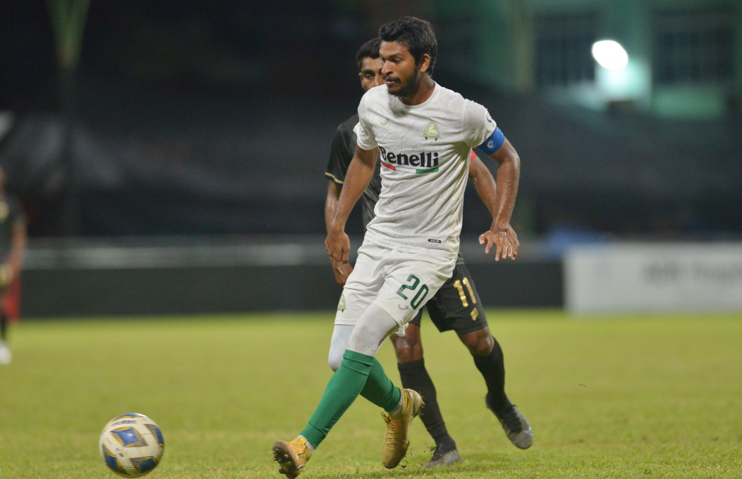 ގްރީންގެ ކެޕްޓަން އަންސަރު އިބްރާހިމް، އެ ޓީމު ކުރިން ކުޅުނު މެޗެއްގައި ބޯޅަ ހިފައިގެން ކުރިއަށްދާން މަސައްކަތް ކުރަނީ --- ފައިލް ފޮޓޯ: އެފްއޭއެމް