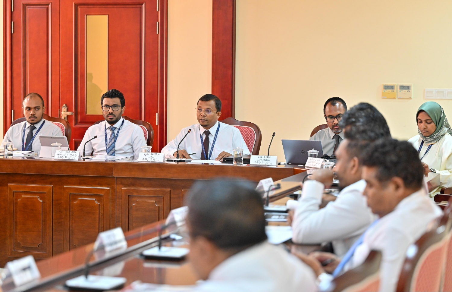 ފިނޭންސް މިނިސްޓަރު ޑރ ޝަފީގު ބަޖެޓު ކޮމިޓީގައި ވާހަކަދައްކަވަނީ -- ފޮޓޯ: ނިޝާން އަލީ / މިހާރު