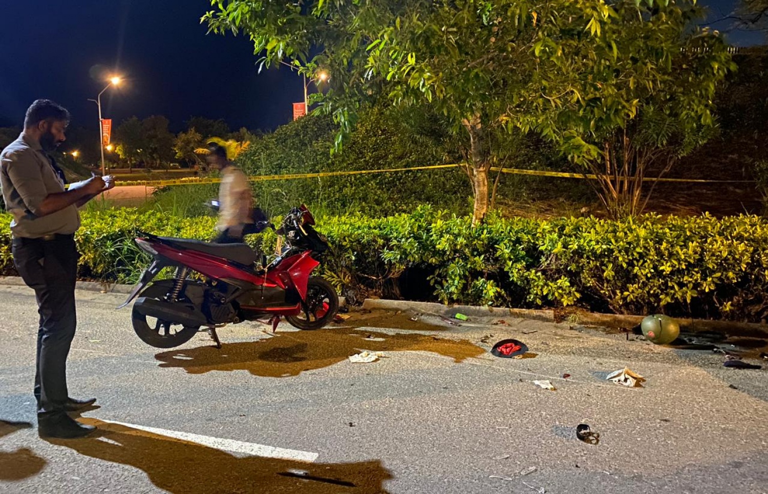 ހުޅުމާލެ ސެންޓްރަލް ޕާކު ކައިރީގައި އެކްސިޑެންޓުވި ސައިކަލުތަކުގެ ތެރެއިން ސައިކަލެއް.-- ފޮޓޯ: މިހާރު