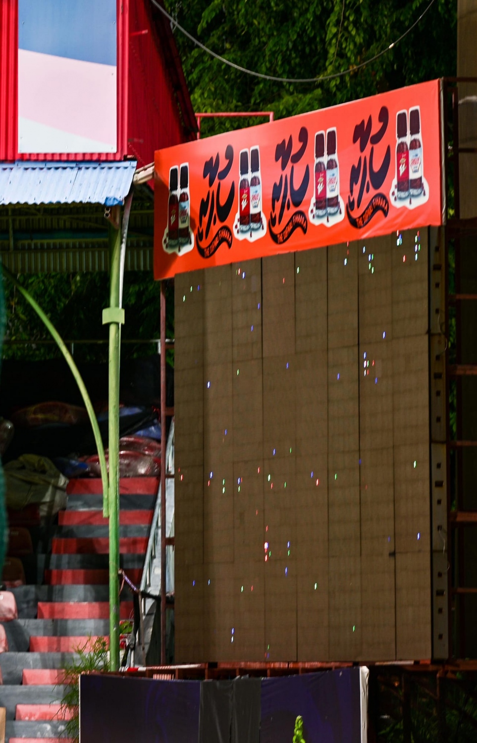 ޑިޖިޓަލް ސްކޯބޯޑް ބޭނުމެއް ނުކުރެވޭ: ދަނޑުގައި އިތުރު ސްކޯބޯޑެއް ނެތް --- ފޮޓޯ: ފަޔާޒު މުސާ | މިހާރު