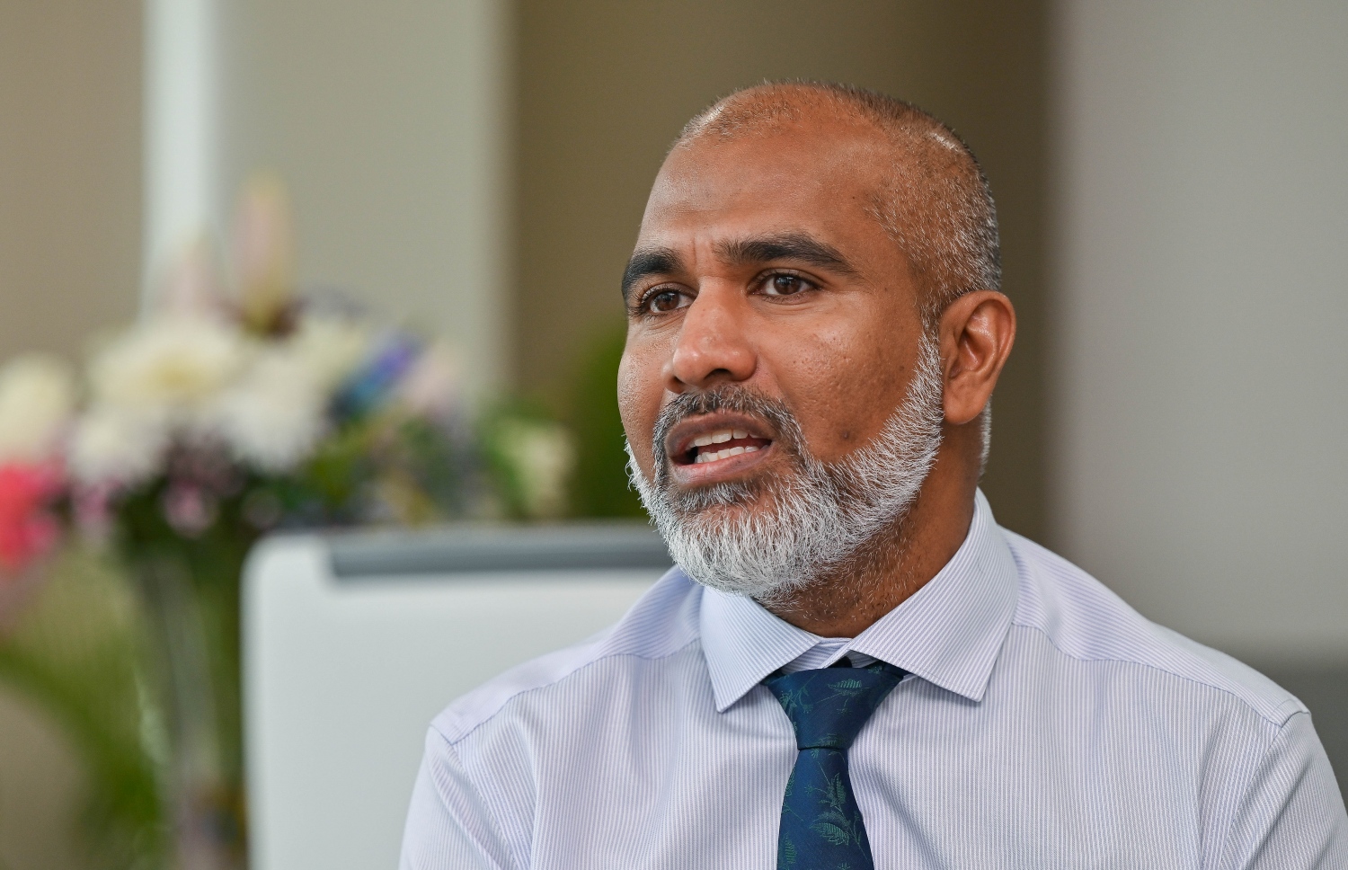 އާ ސަރުކާރުގެ އެޑިއުކޭޝަން މިނިސްޓަރު ޑރ. އިސްމާއިލް ޝަފީއު "މިހާރު" އަށް އިއްޔެ އިންޓަވިއުދެއްވަނީ.-- ފޮޓޯ: ފަޔާޒު މޫސާ/ މިހާރު