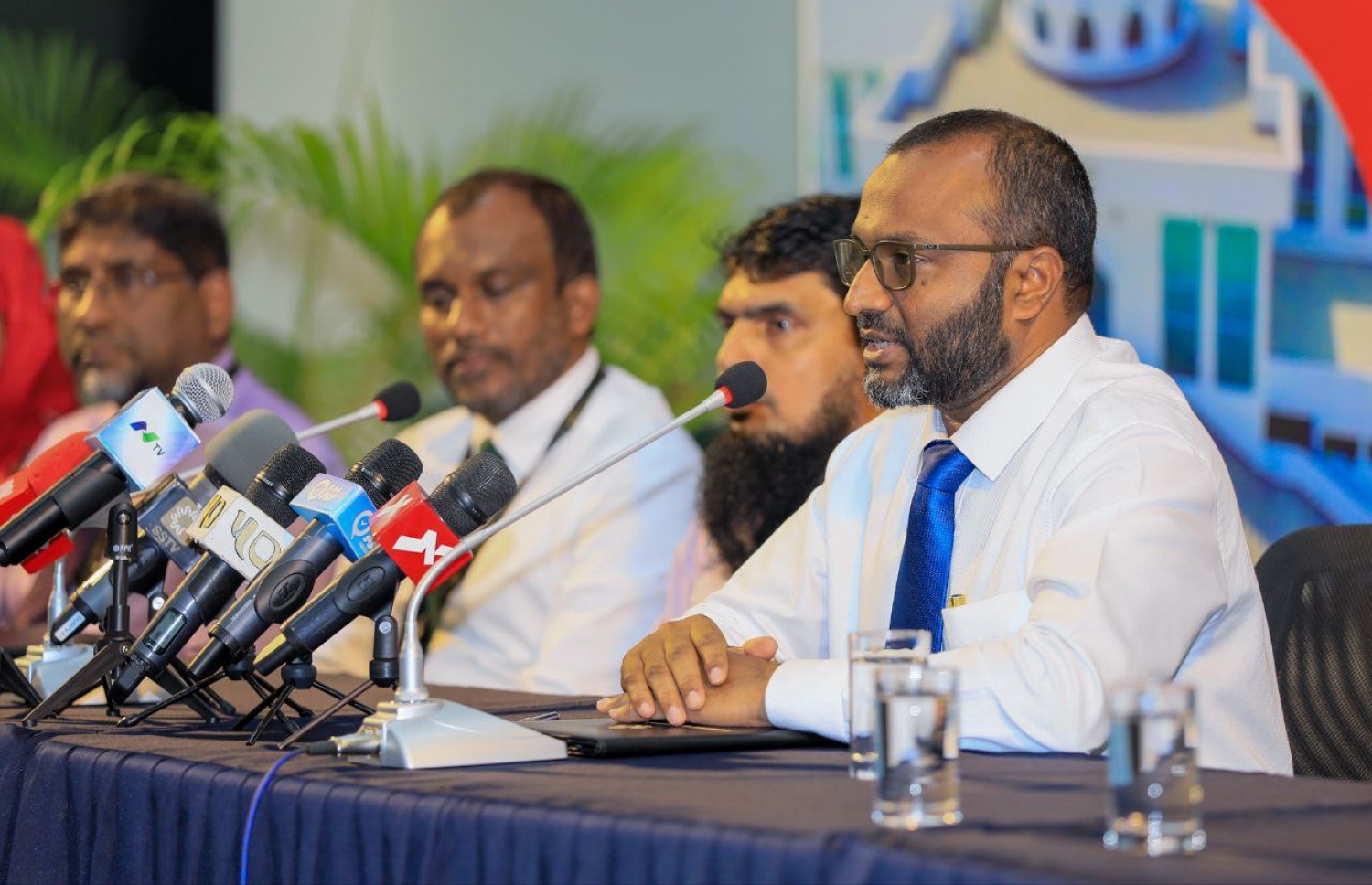 ތިނަދޫގެ އިސްލާމިކް މަރުކަޒު އައިޔޫއެމްއާ ހަވާލުކުރުމަށް ބޭއްވި ރަސްމިއްޔާތުގެ ތެރެއިން